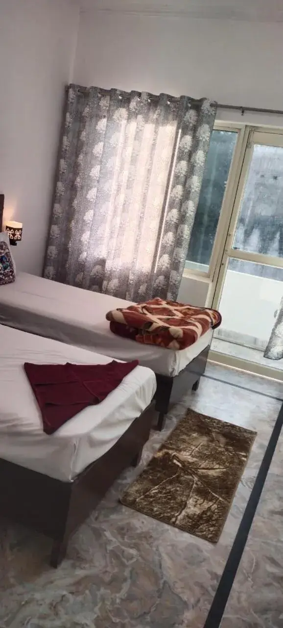 Deluxe Single Room with Balcony - single occupancy in Karma Hostel Deluxe Single Room with Balcony - single occupancy in Karma Hostel