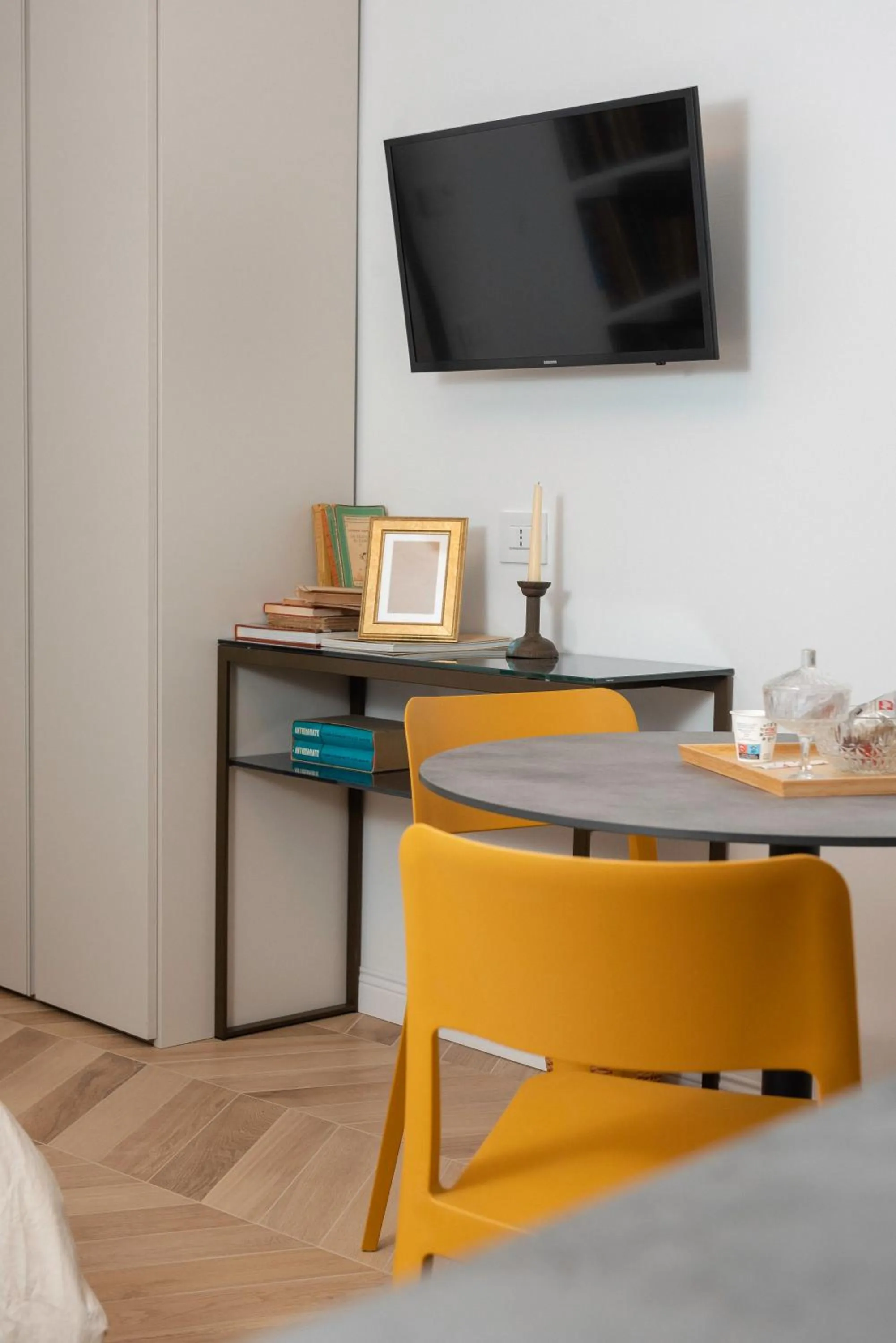 TV and multimedia in Victoria Boutique Suites