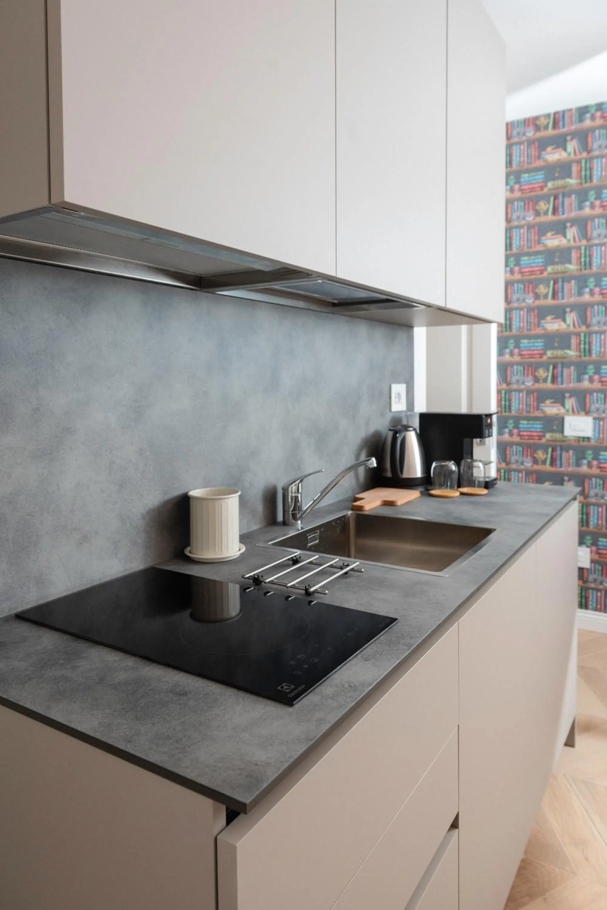 Coffee/tea facilities in Victoria Boutique Suites