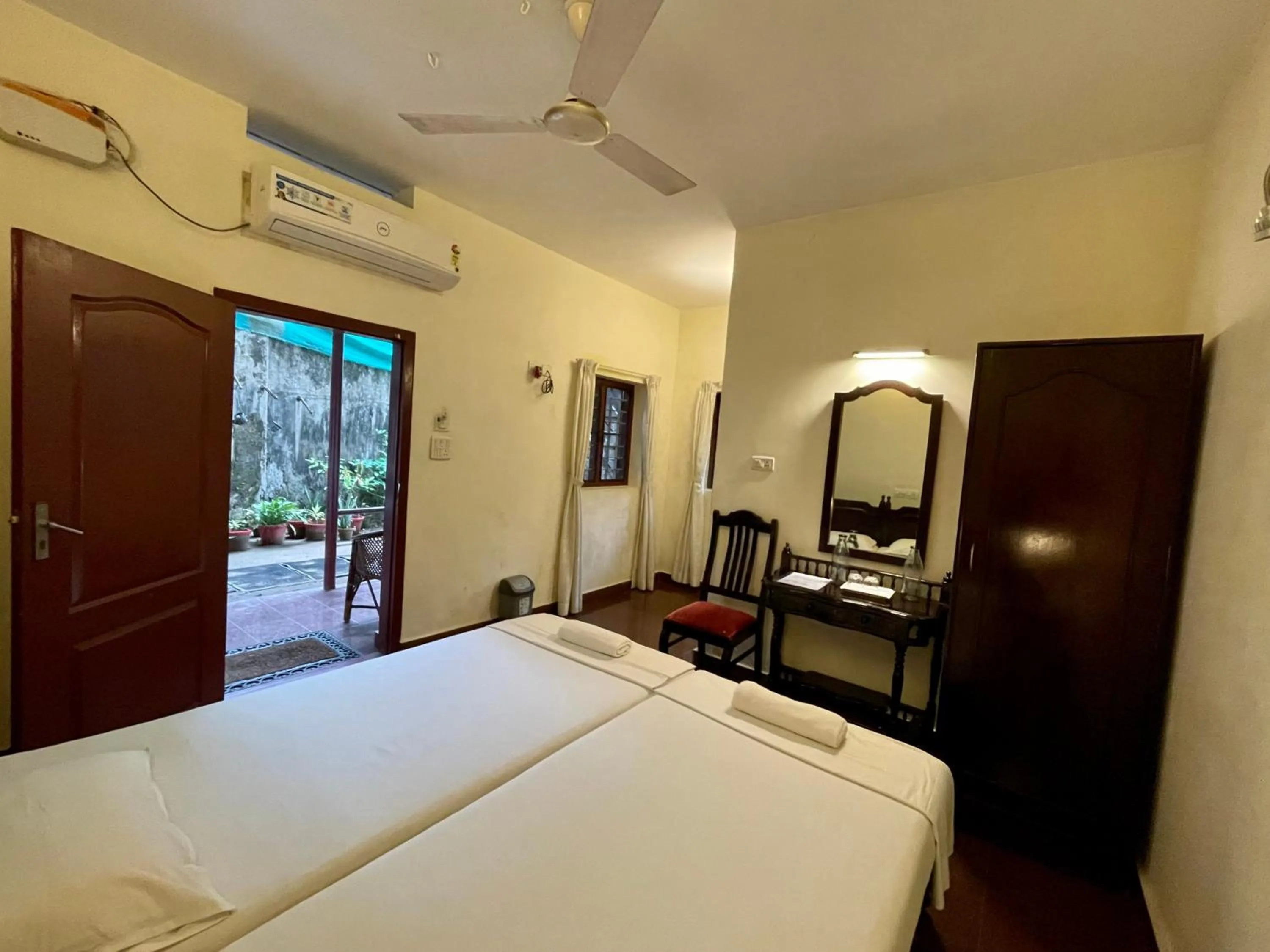 Photo of the whole room, Bed in Walton's Homestay, Fort Cochin