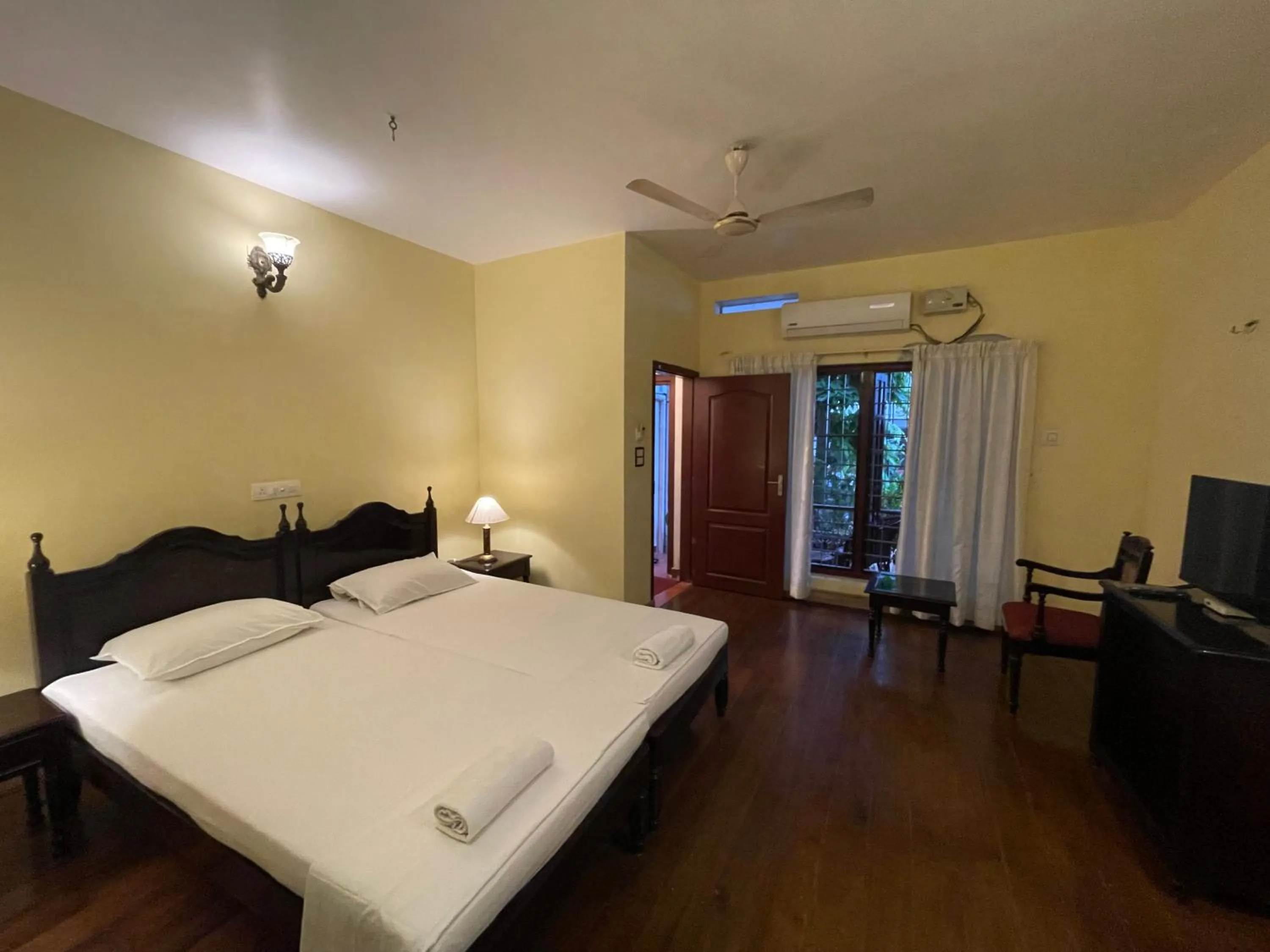 Photo of the whole room, Bed in Walton's Homestay, Fort Cochin
