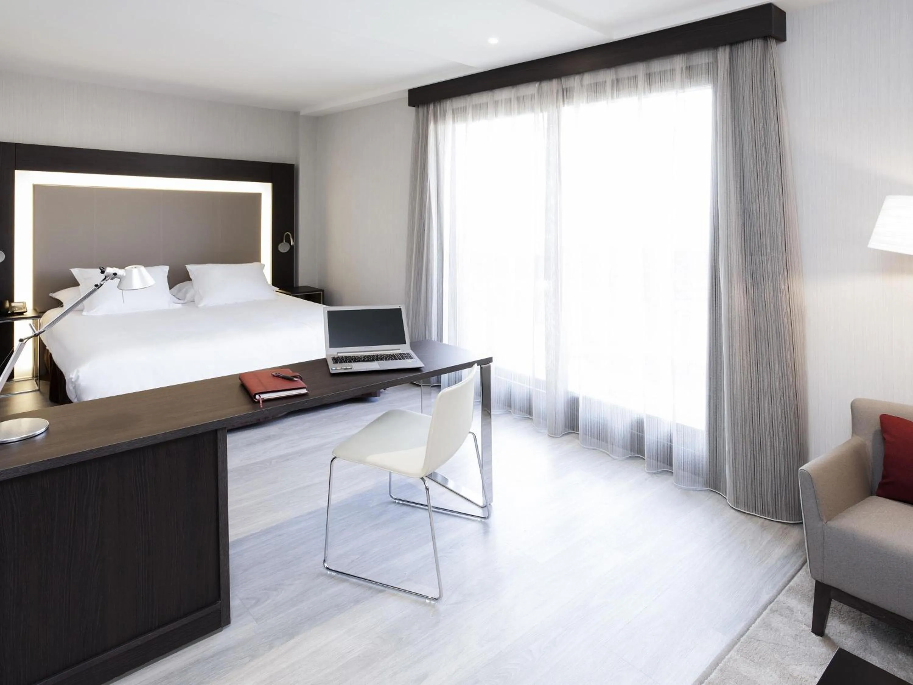 Bedroom, Bed in Novotel Madrid Center