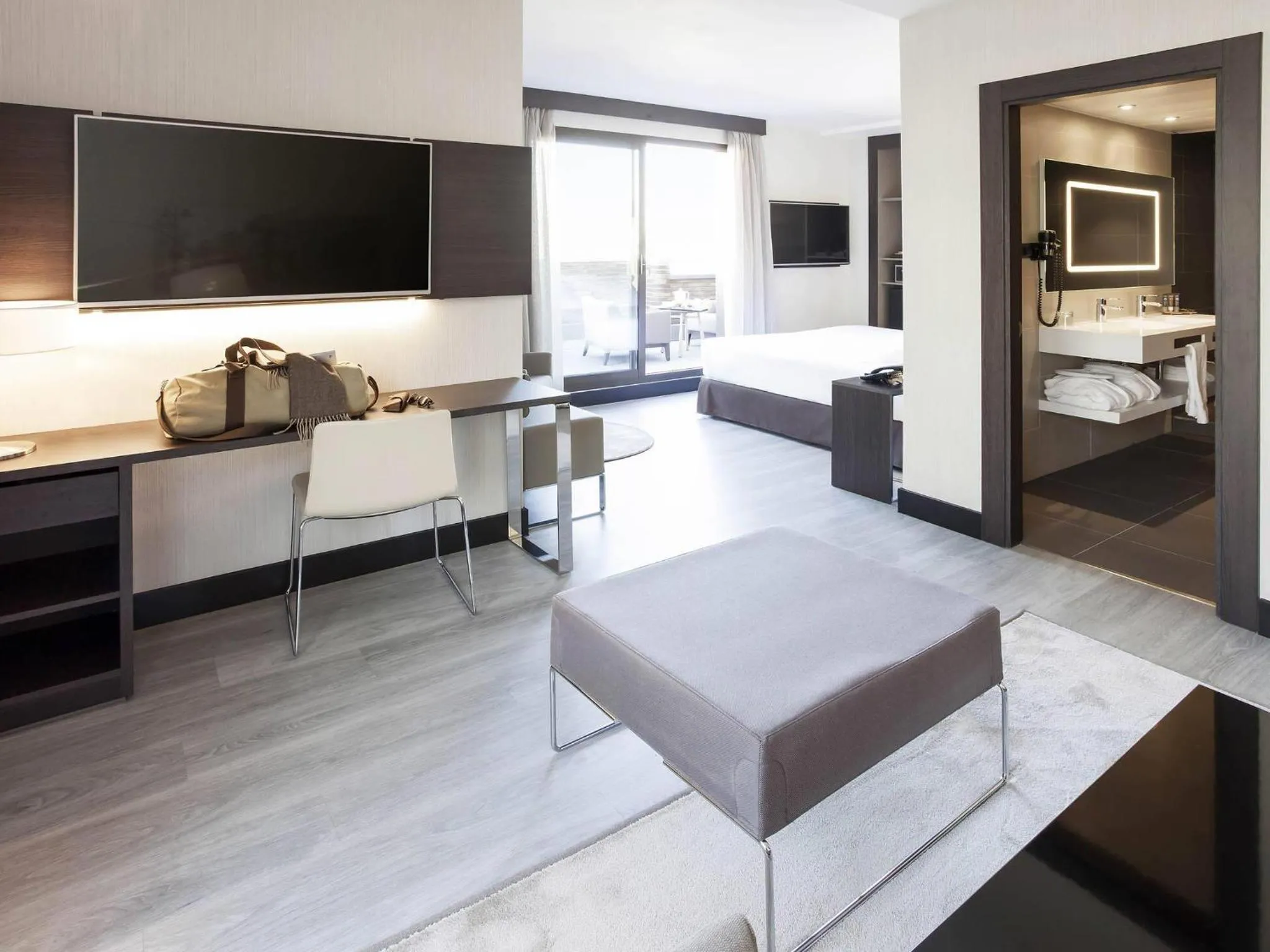 Bedroom, Bed in Novotel Madrid Center