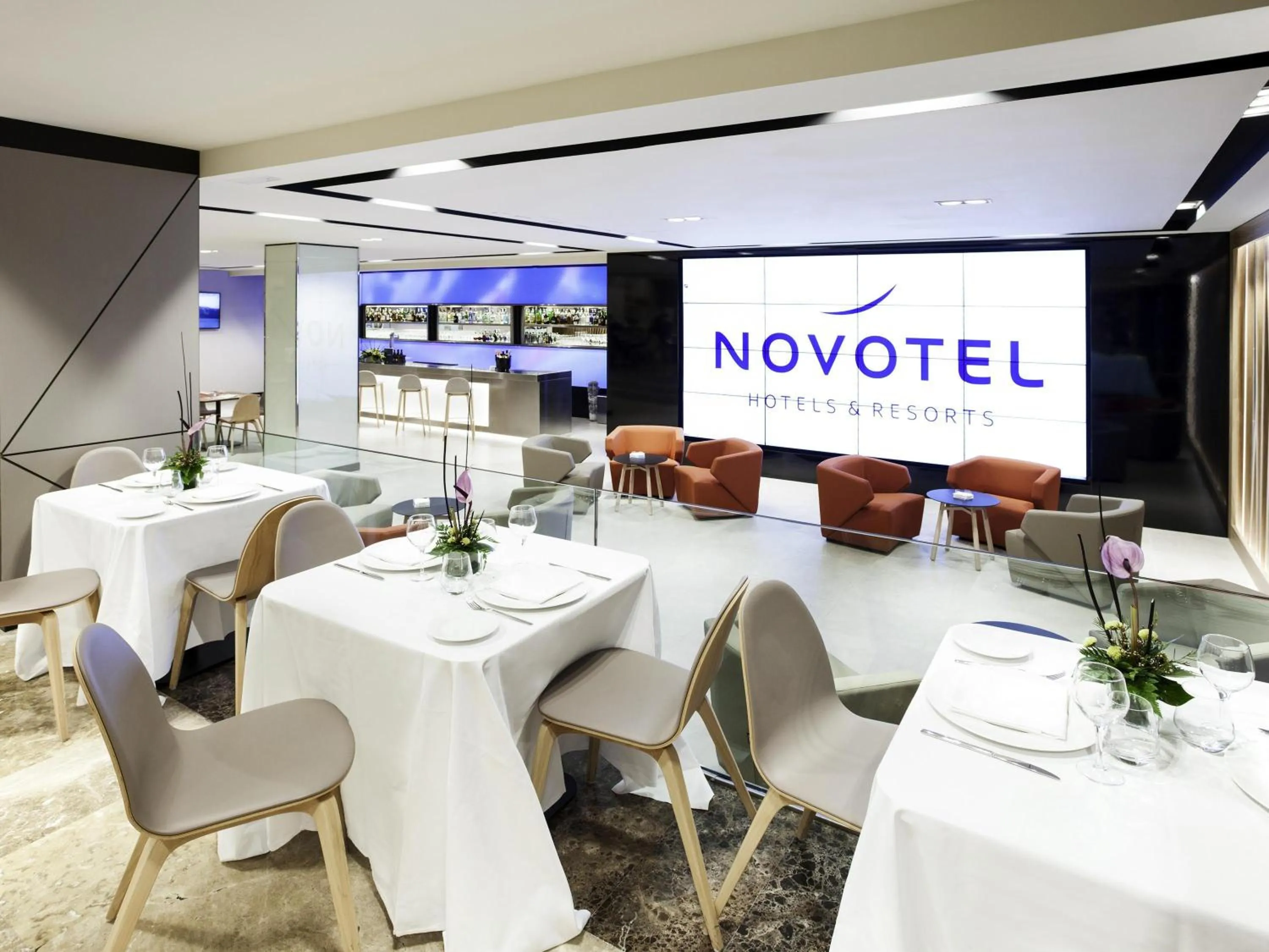 Lounge or bar in Novotel Madrid Center