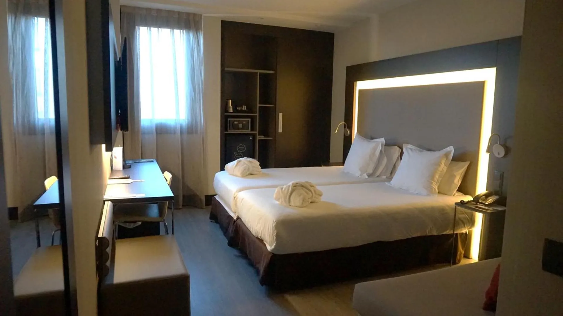 Bed in Novotel Madrid Center