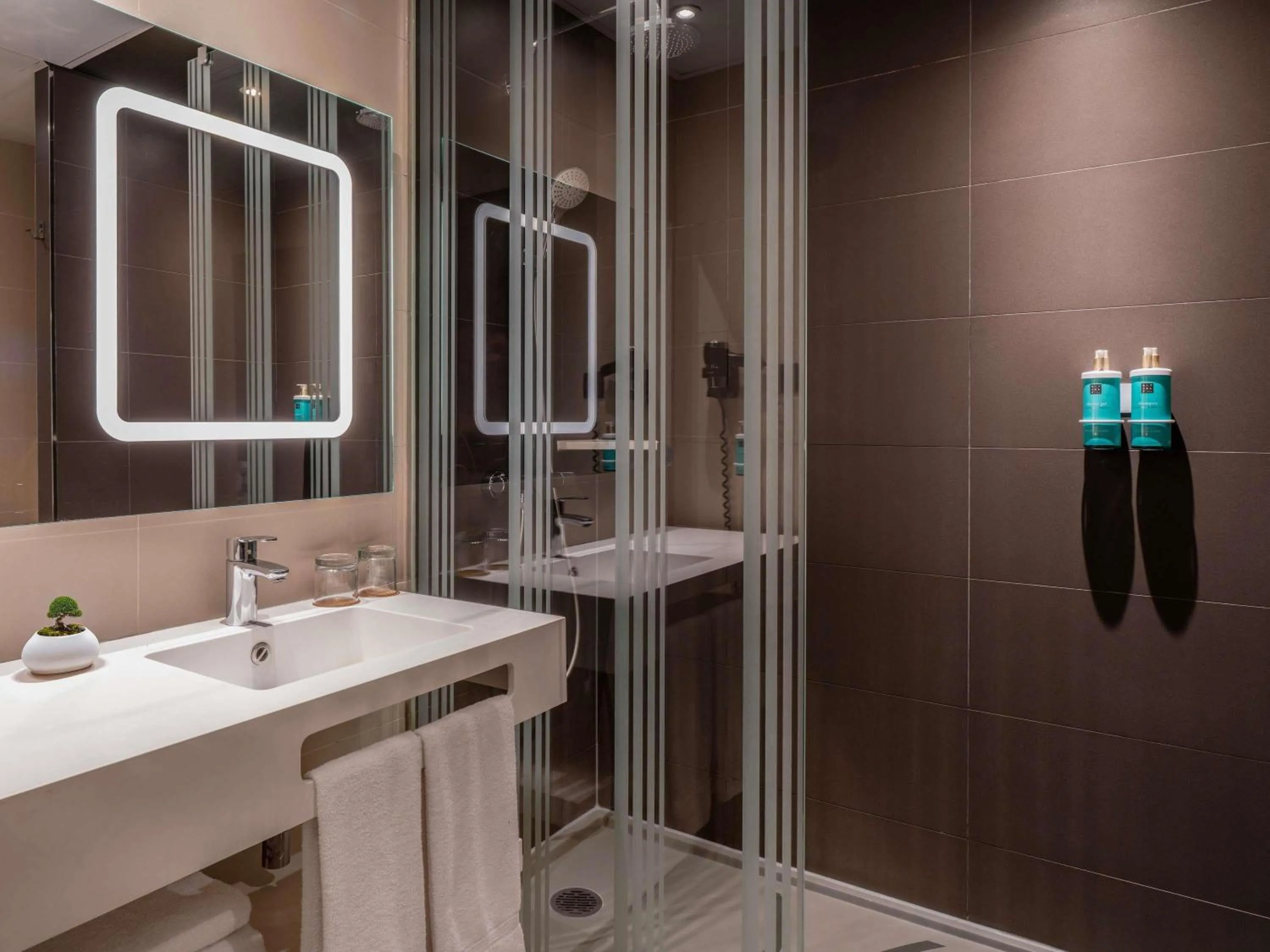 Bedroom in Novotel Madrid Center