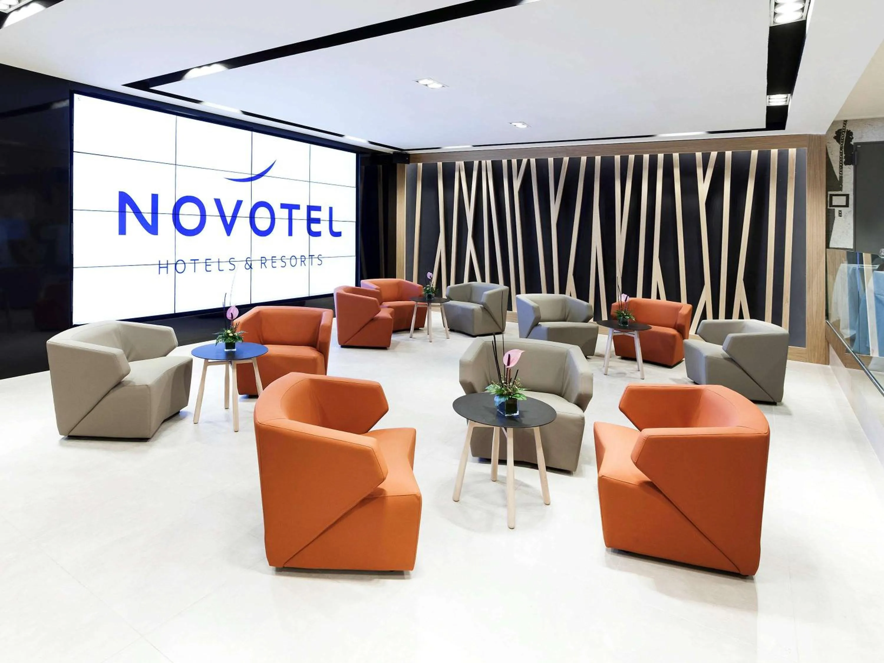 Restaurant/places to eat in Novotel Madrid Center