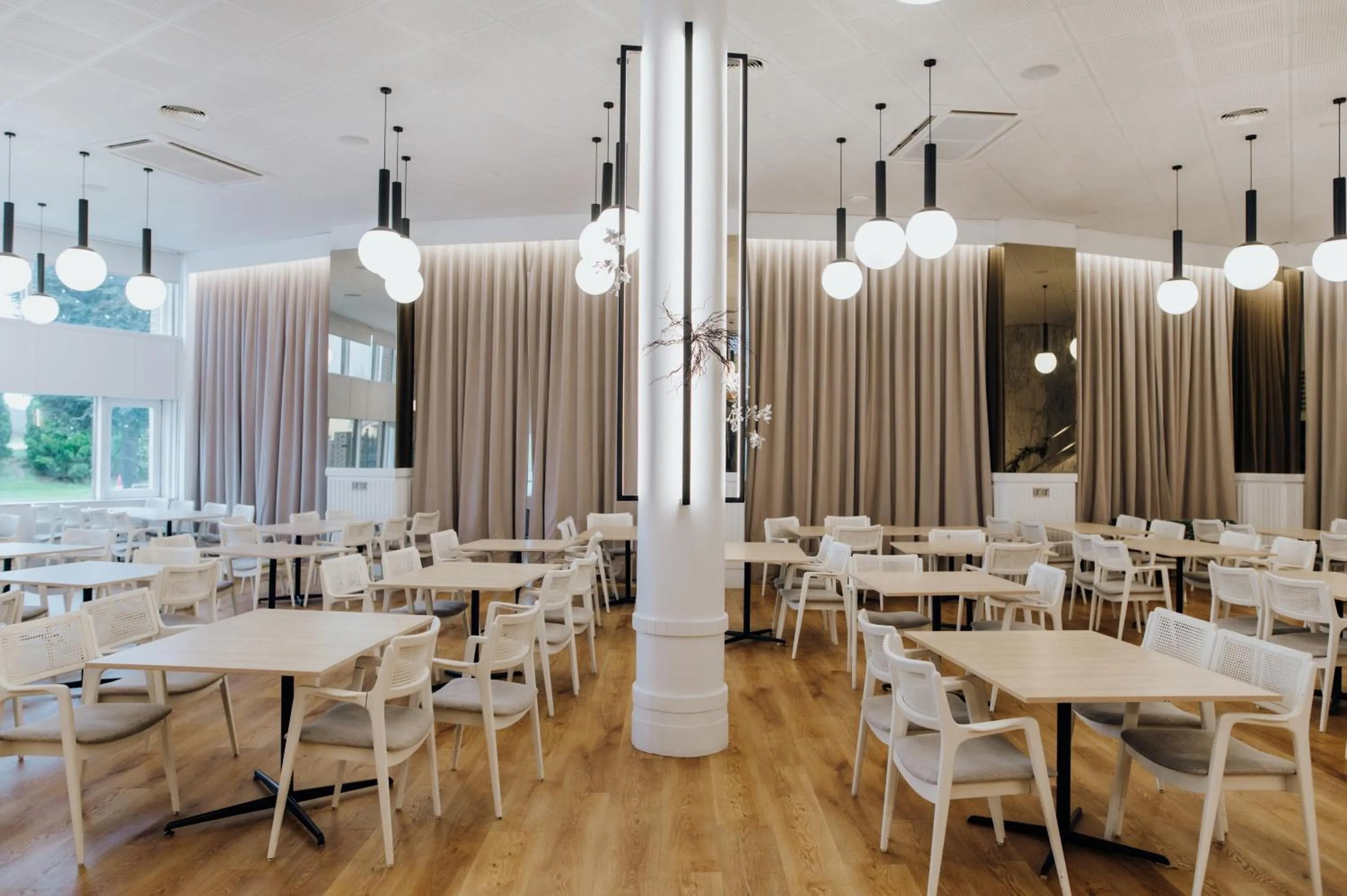 Restaurant/places to eat in Hotel Vejo