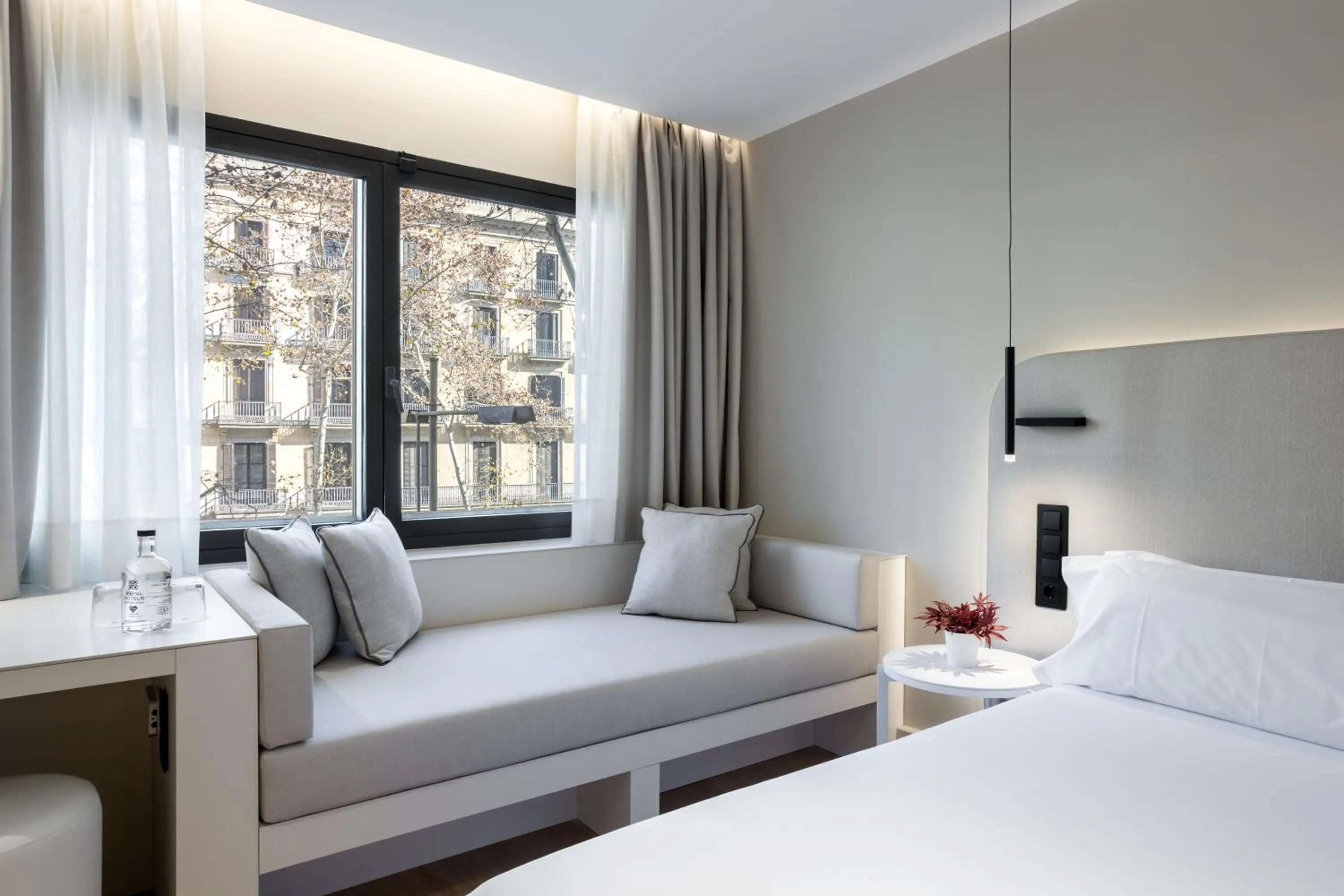 Photo of the whole room, Bed in Royal Ramblas