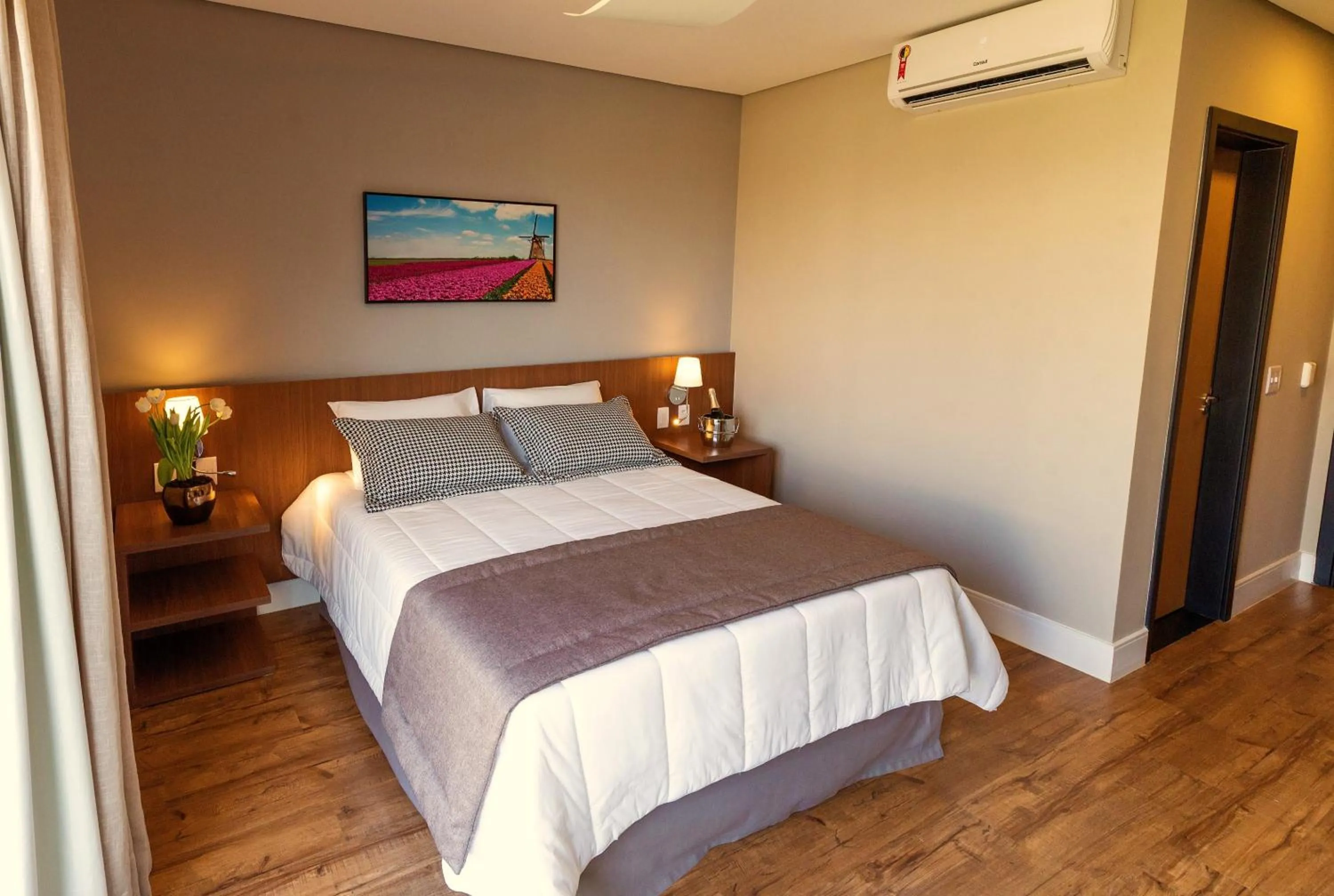 Bedroom, Bed in Royal Tulip Holambra