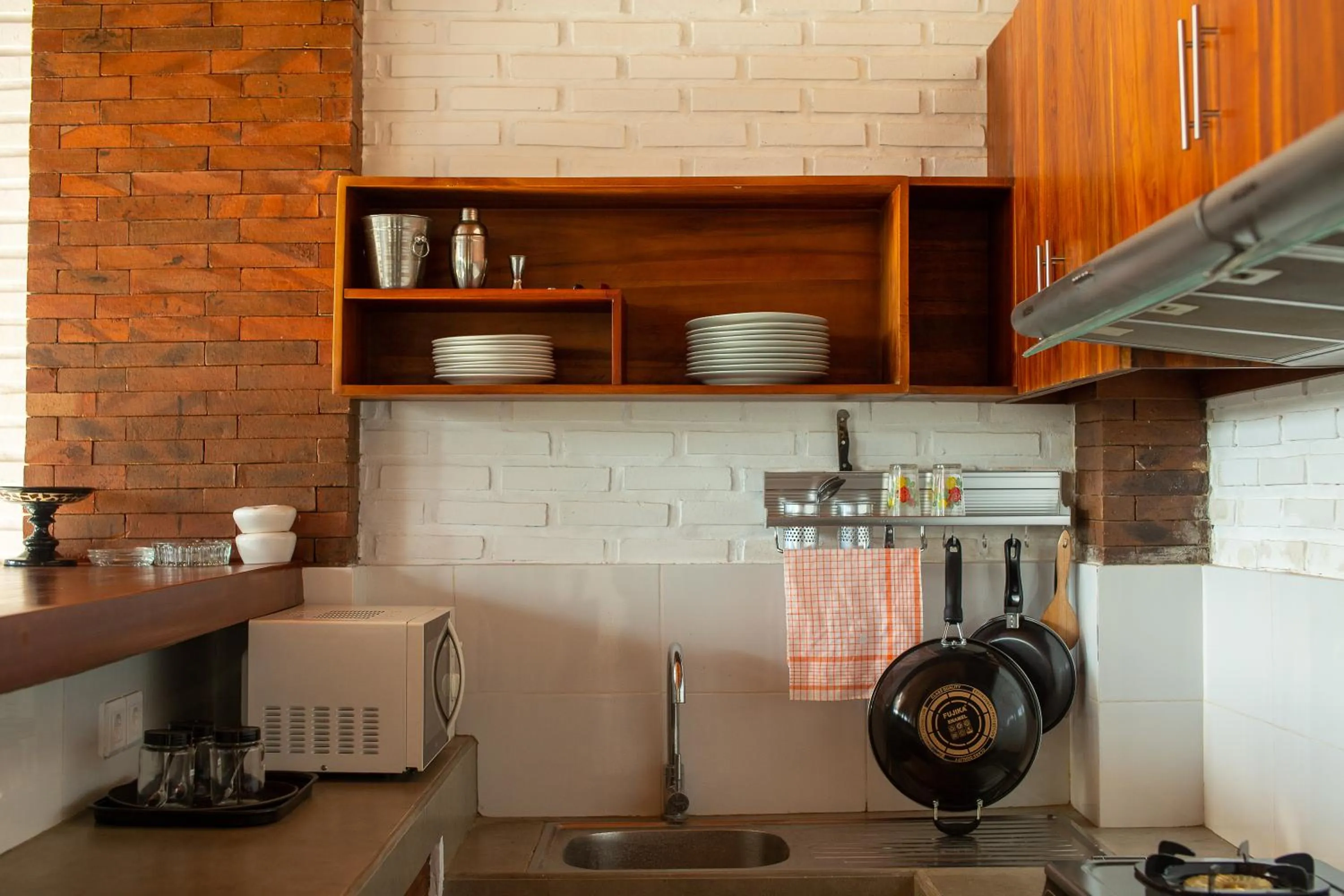 Communal kitchen in Frangipani House and Spa by ecommerceloka