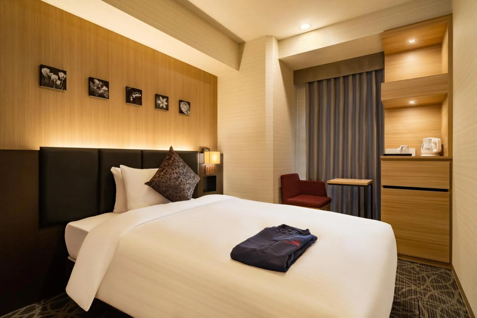 Photo of the whole room, Bed in Hotel Shuranza MAKUHARI BAY