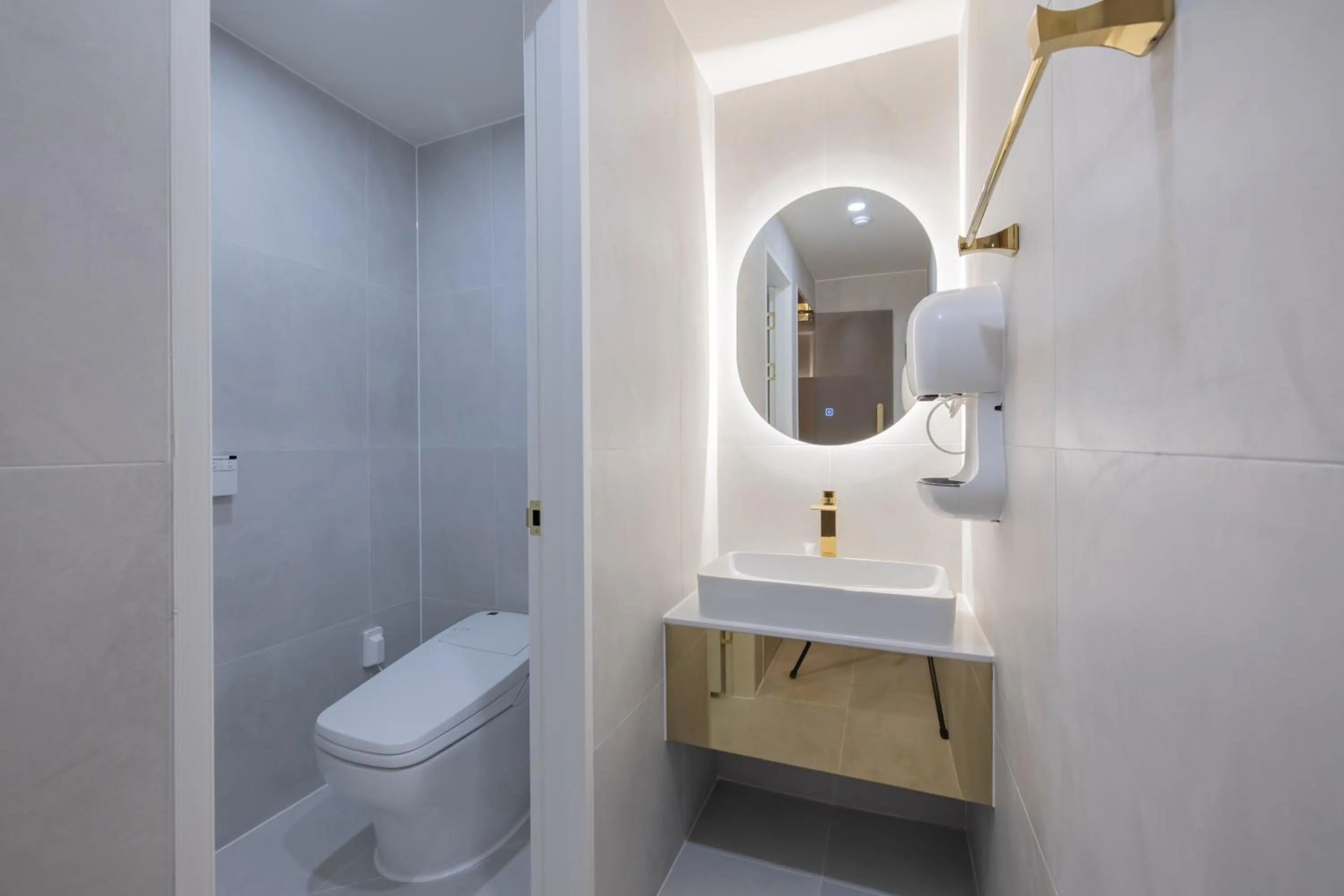 Toilet in Denbasta Hotel Heritage