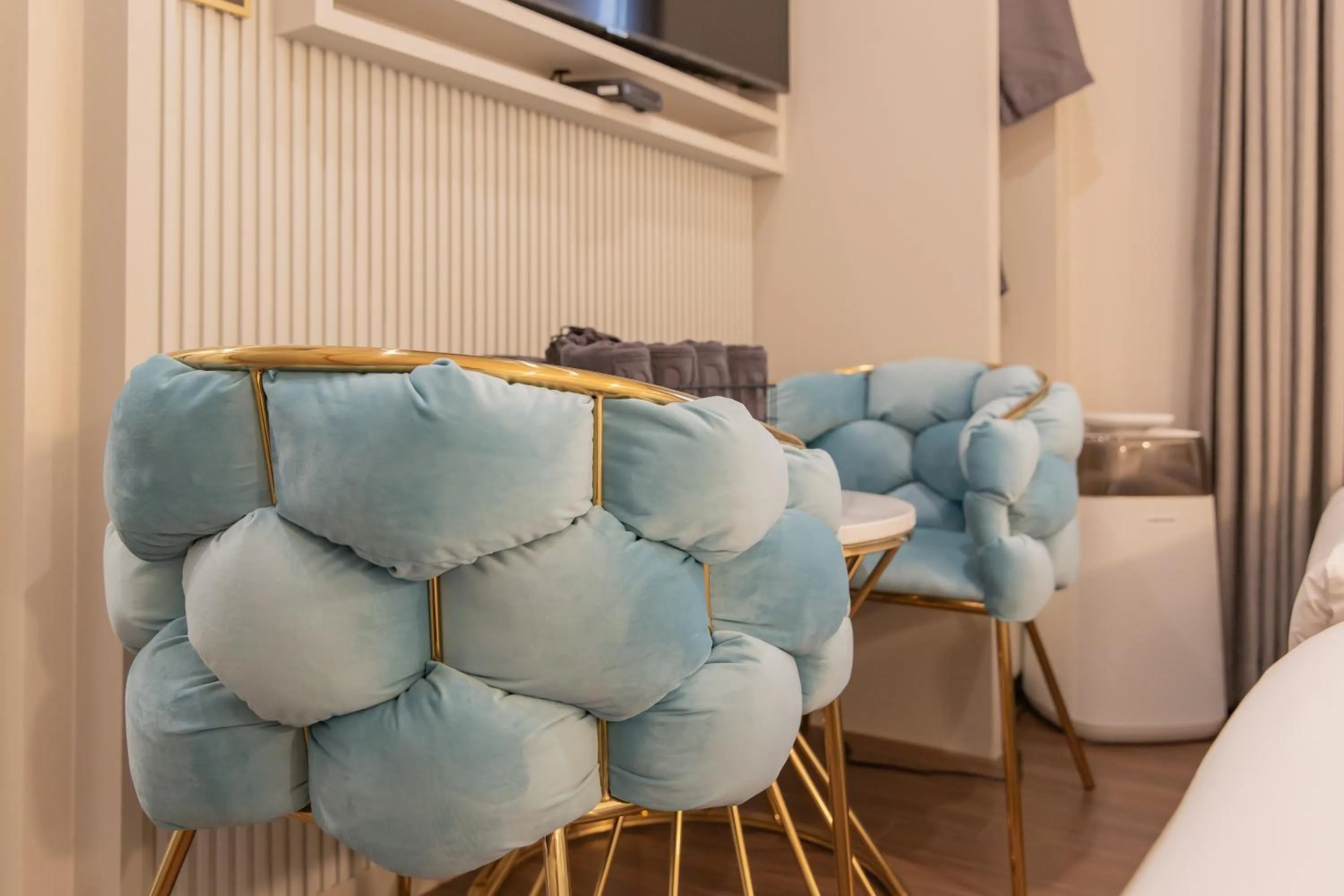 Seating area, Bed in Denbasta Hotel Heritage