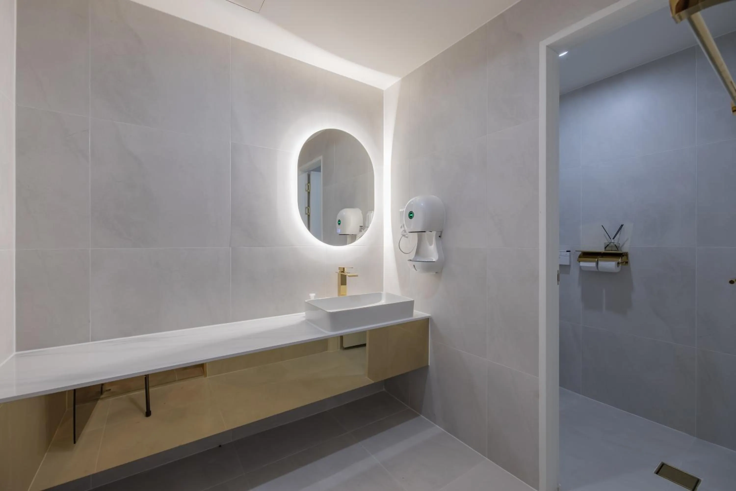 Toilet in Denbasta Hotel Heritage