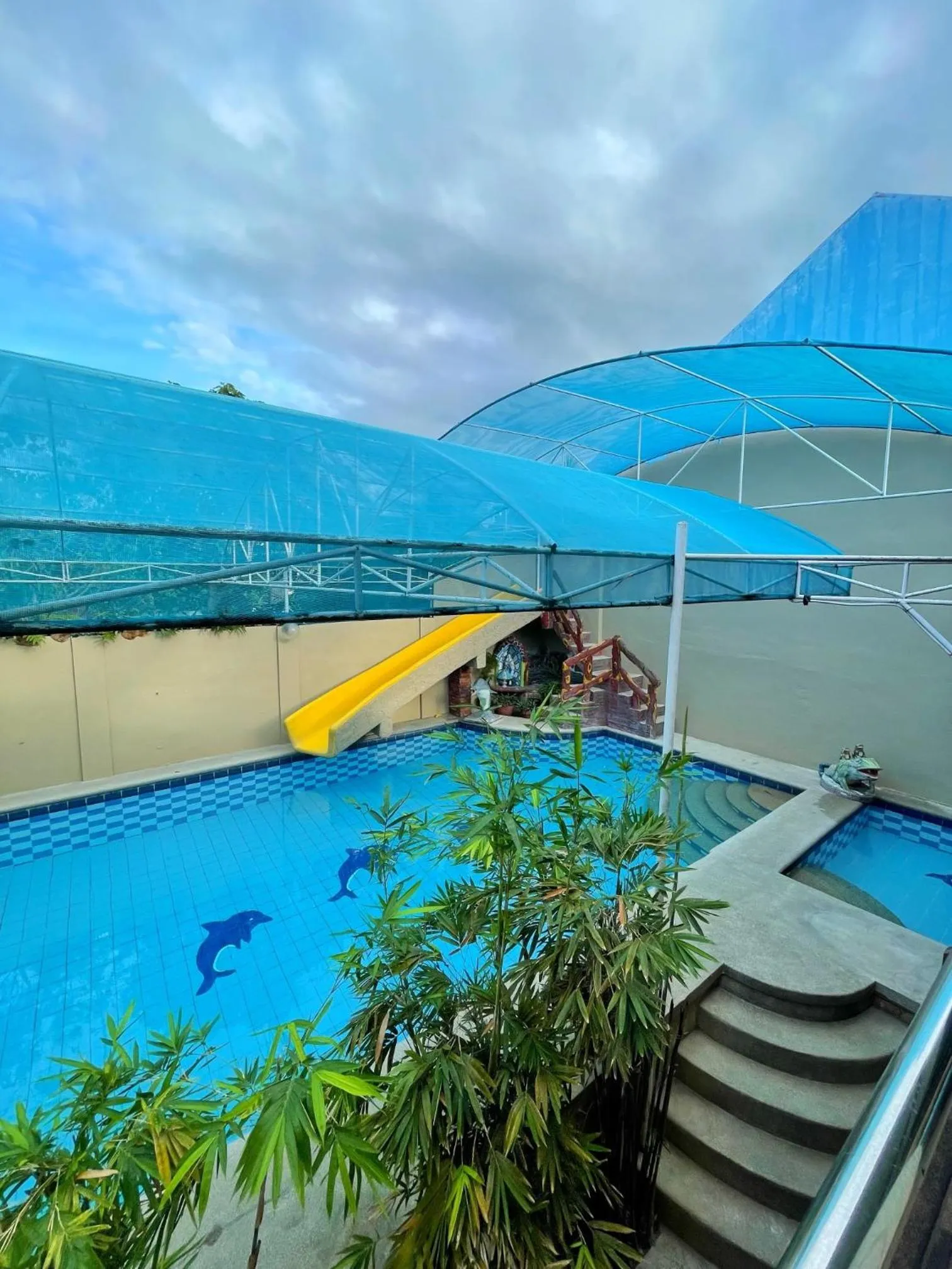 Swimming pool in Weekdays Hotspring Resort by Cocotel