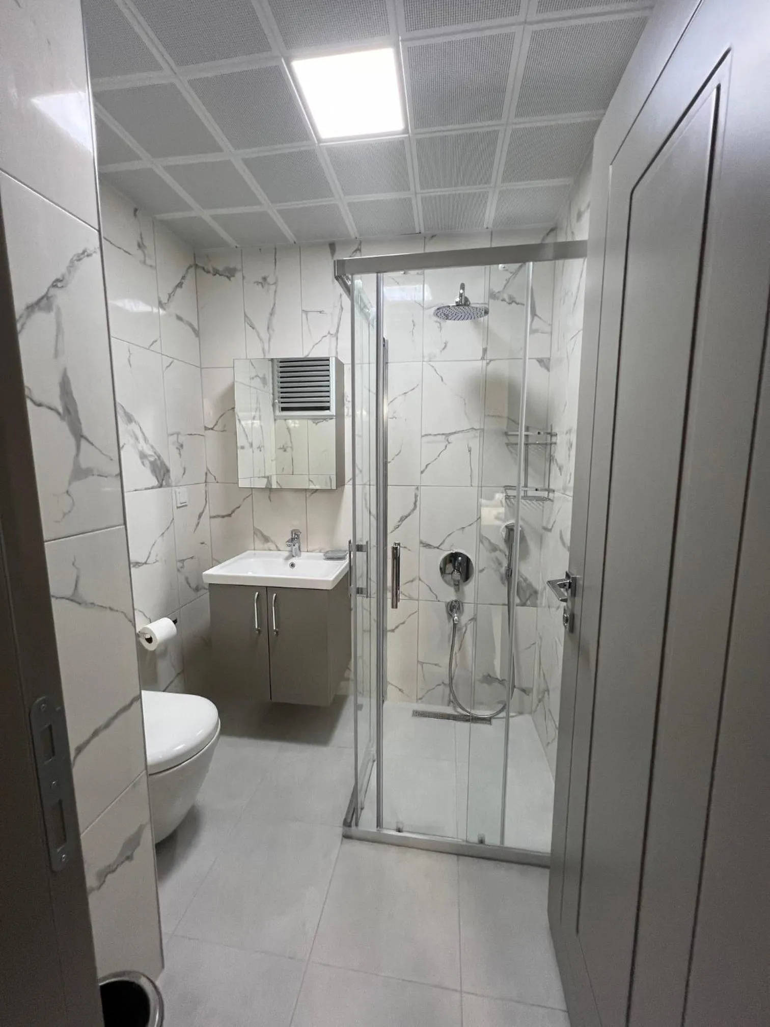 Shower in Elit Otel