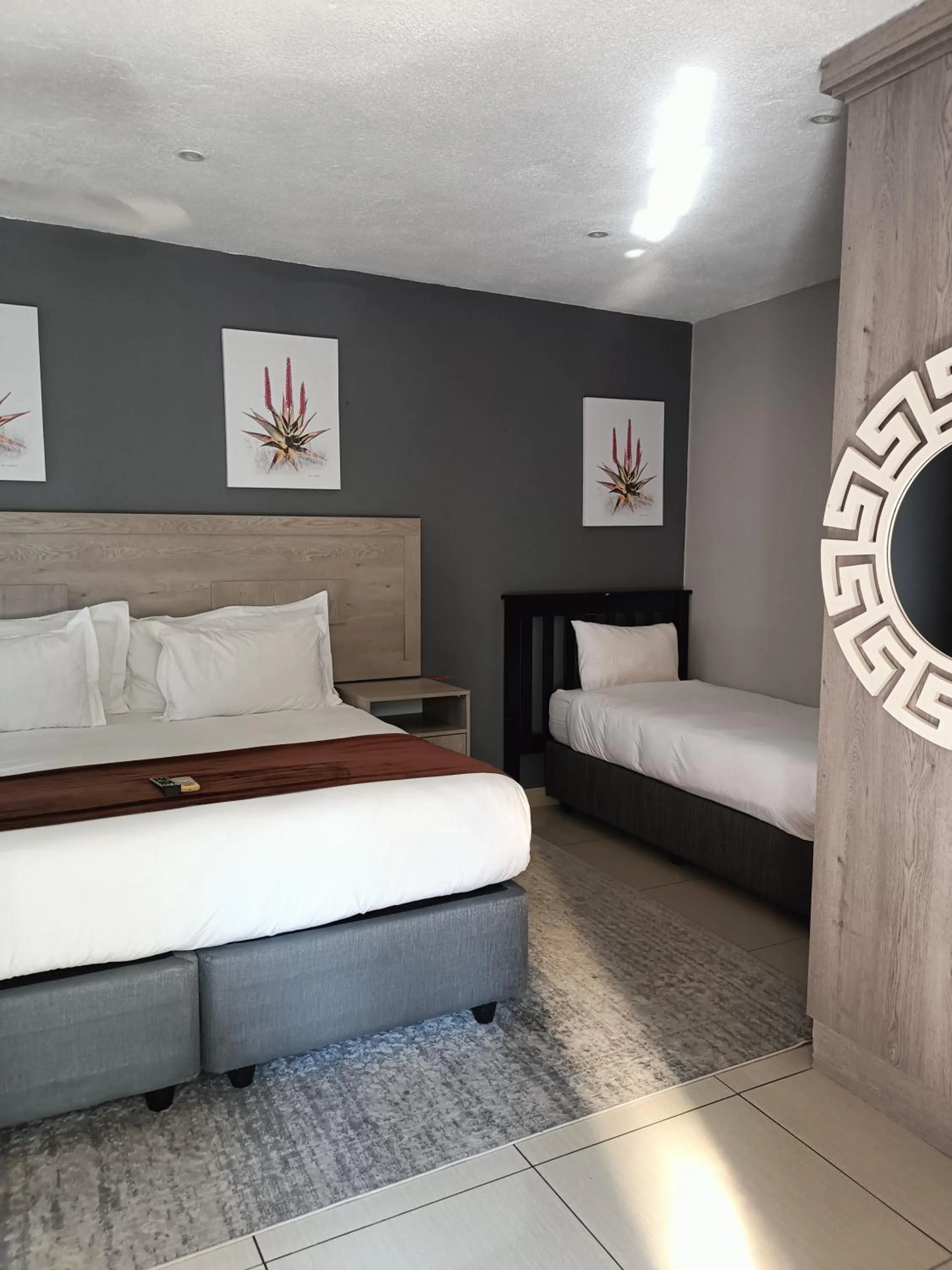 Bedroom, Bed in Khayalami Hotel - Mbombela