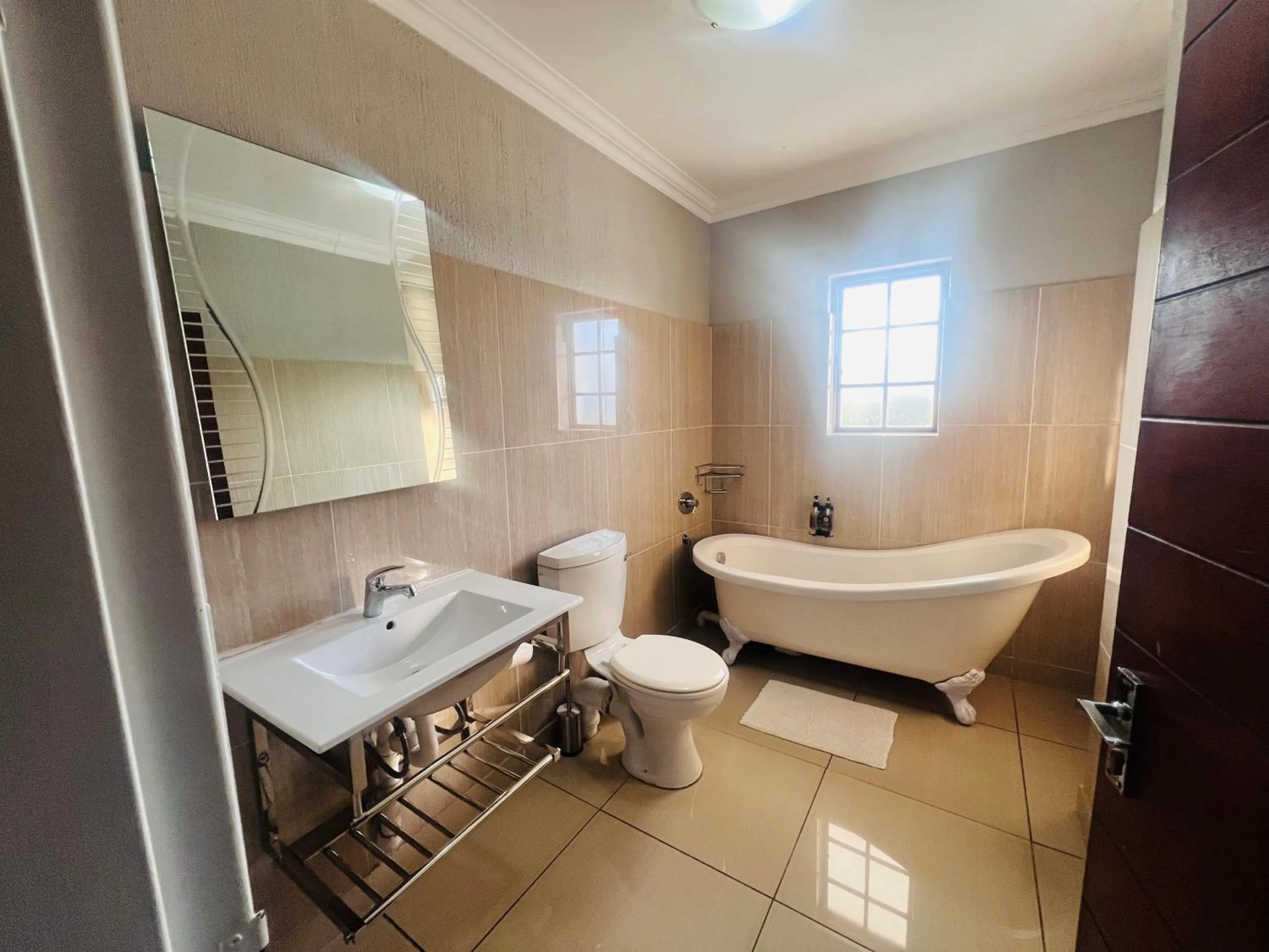 Bathroom in Khayalami Hotel - Mbombela