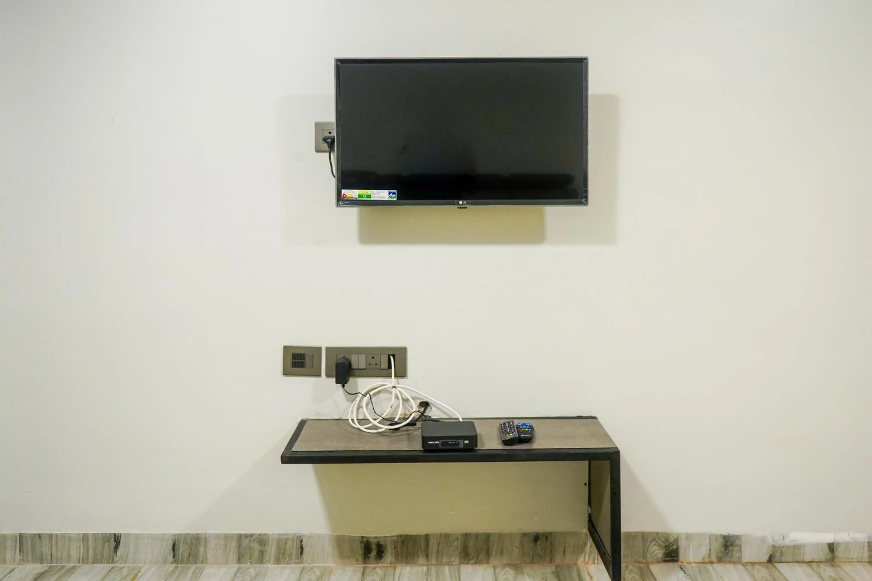TV and multimedia in Hotel VR Grand