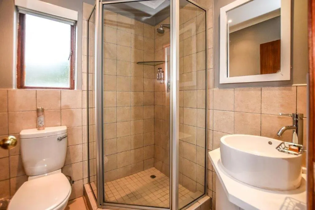 Shower in Penny's Place on Greenway