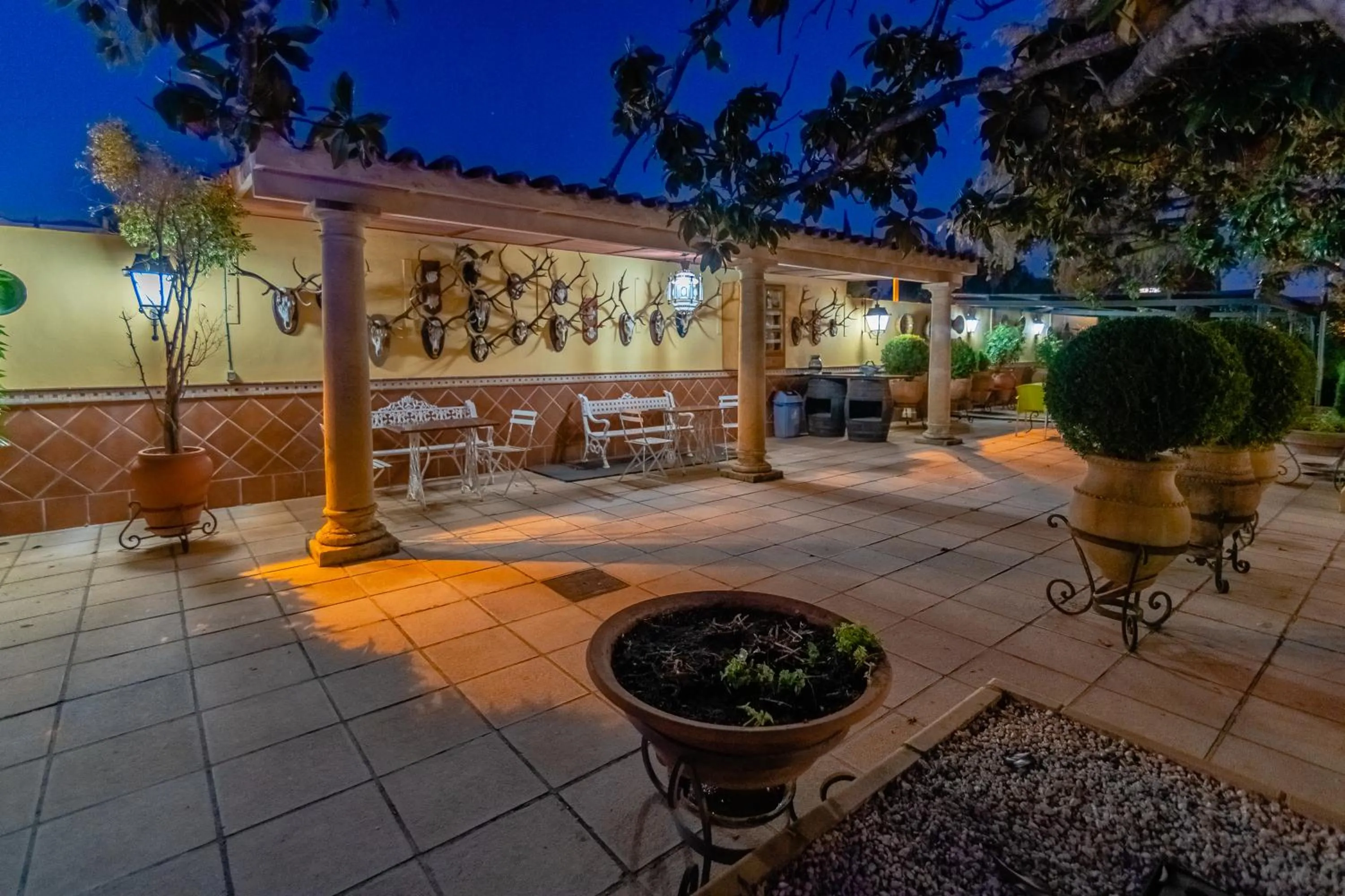 Property building in Hotel Riad Arruzafa