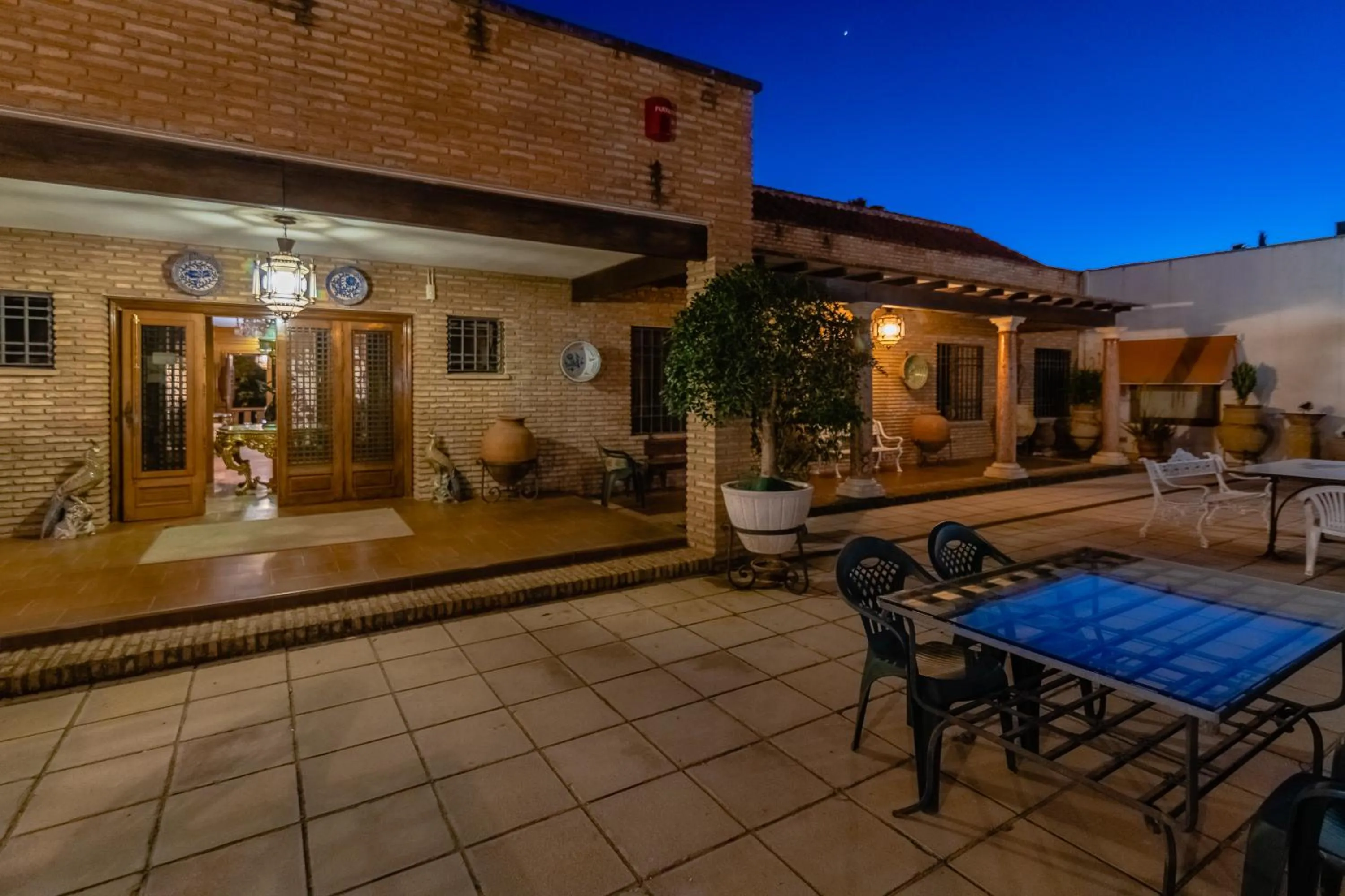 Property building in Hotel Riad Arruzafa