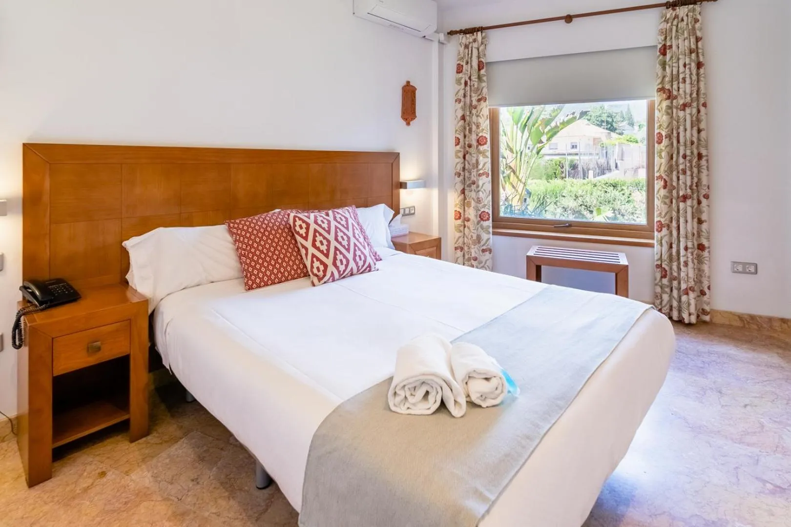 Bed in Hotel Riad Arruzafa