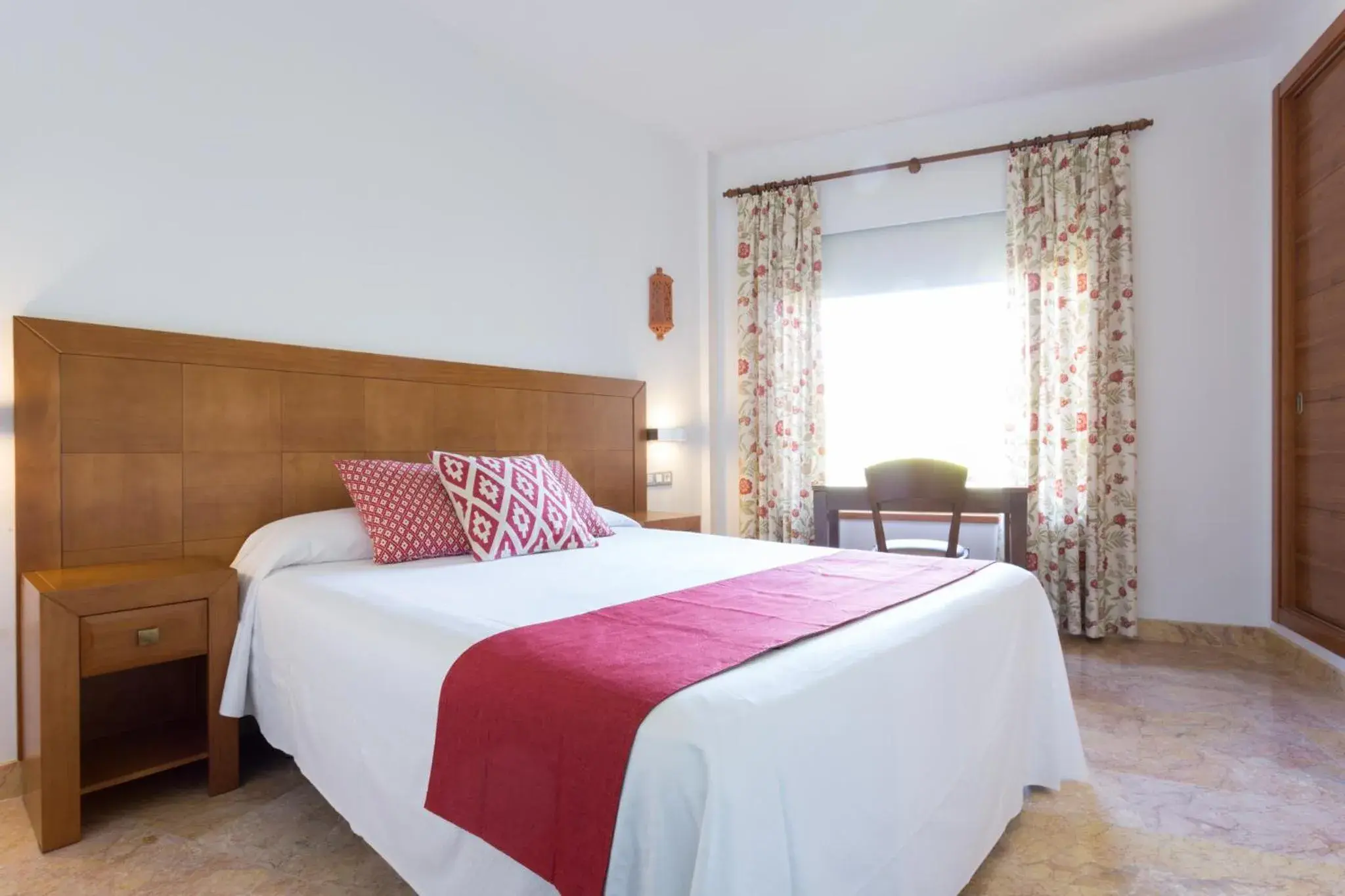 Double Room with Parking in Hotel Riad Arruzafa Double Room with Parking in Hotel Riad Arruzafa