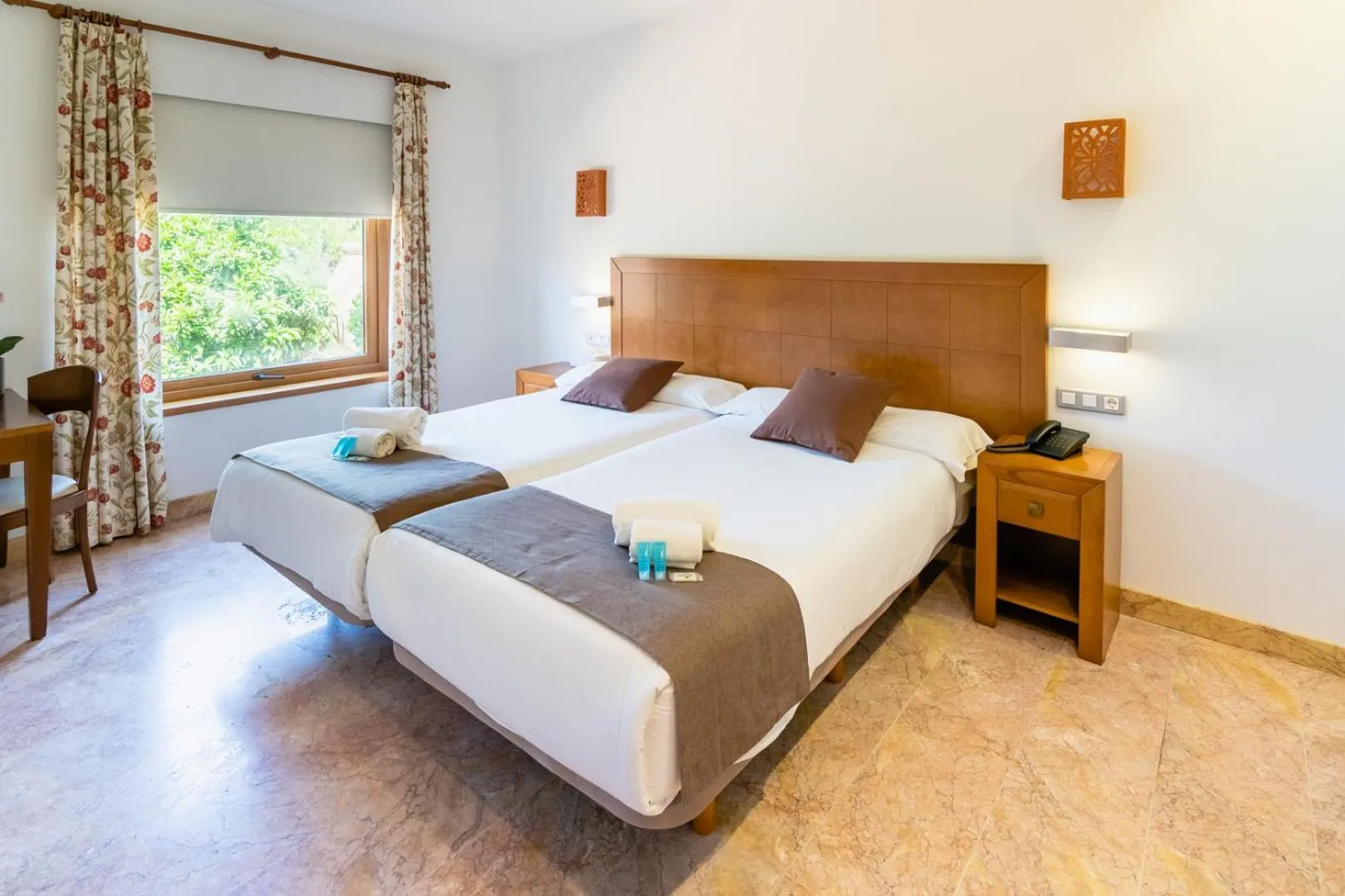 Photo of the whole room, Bed in Hotel Riad Arruzafa