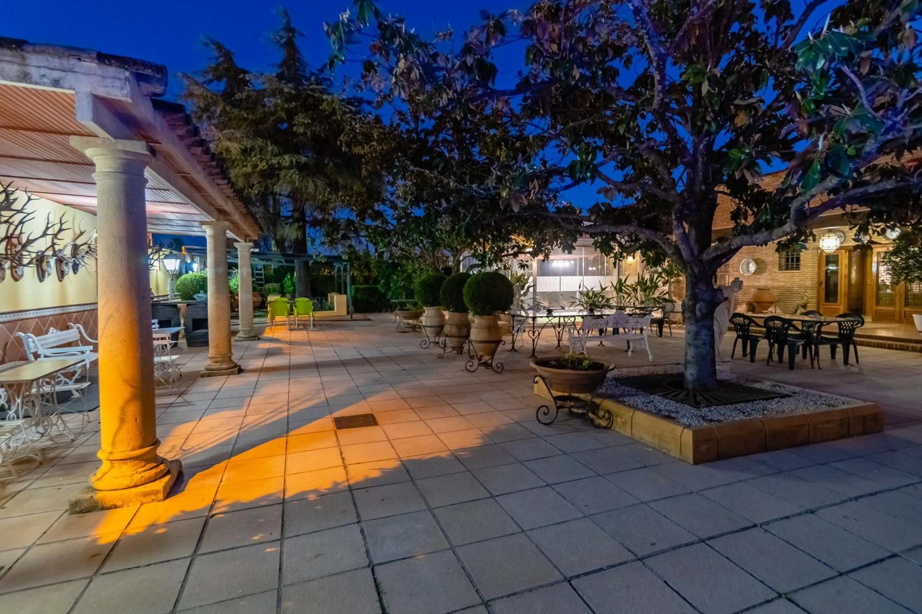 Property building in Hotel Riad Arruzafa