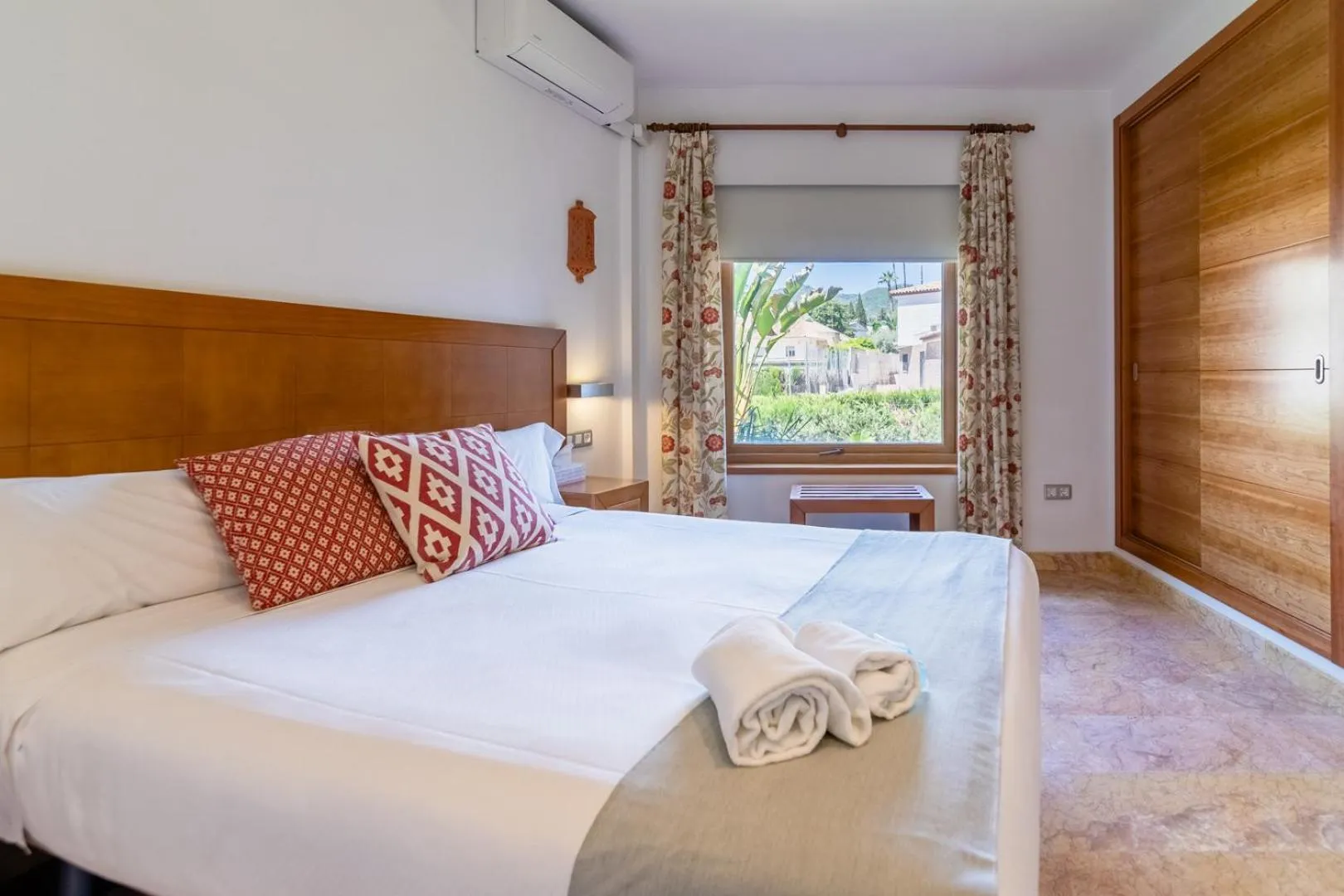 Bed in Hotel Riad Arruzafa