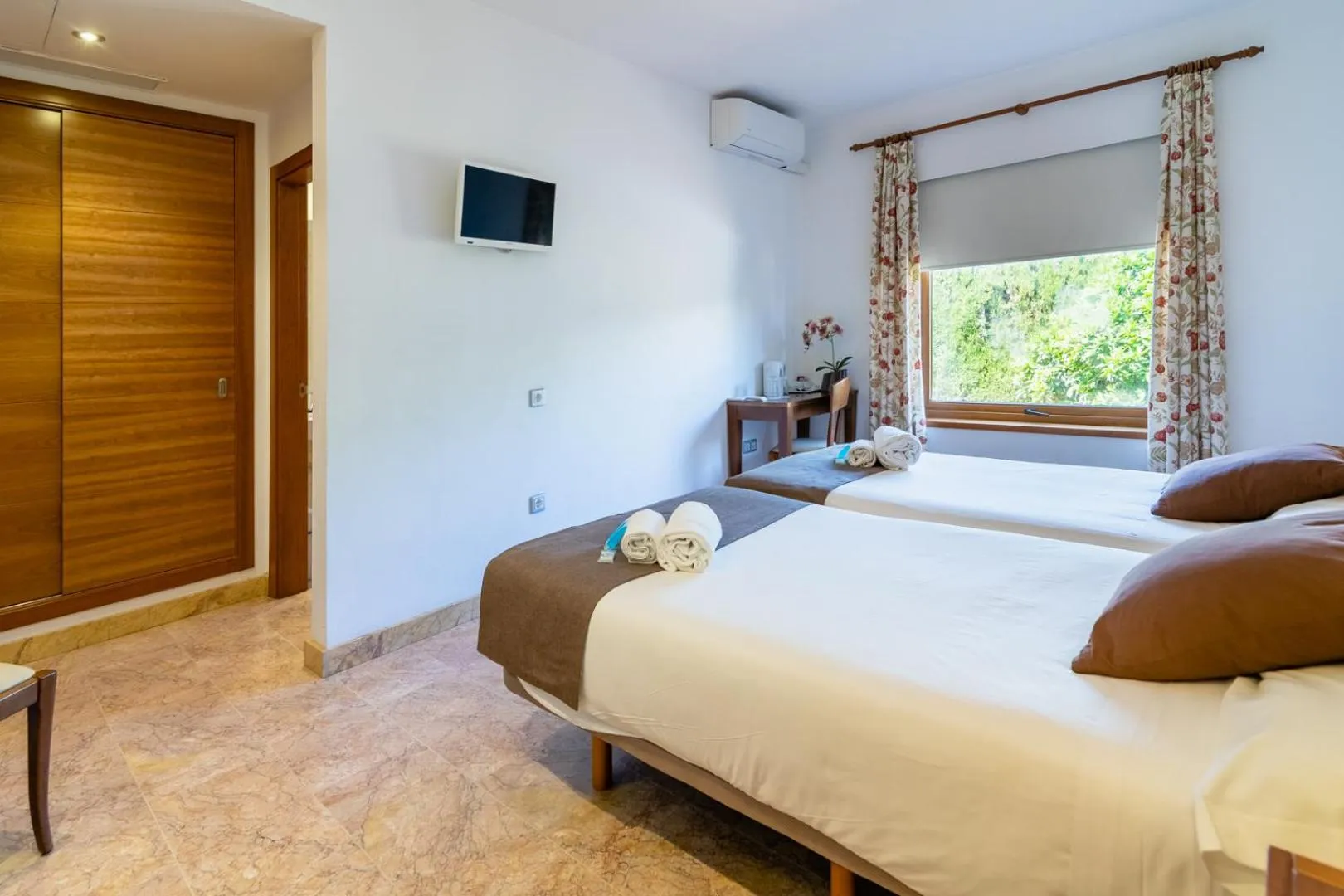 Photo of the whole room, Bed in Hotel Riad Arruzafa