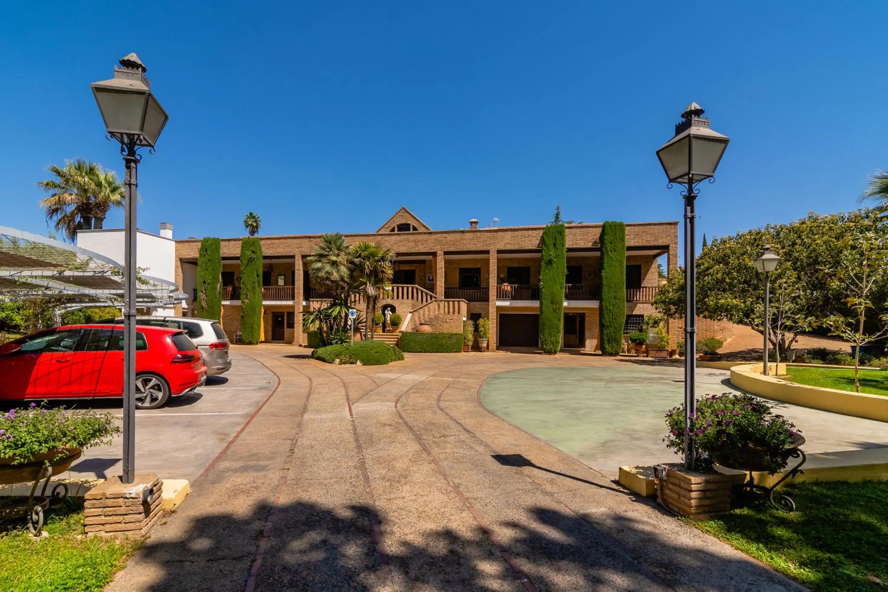 Property building in Hotel Riad Arruzafa