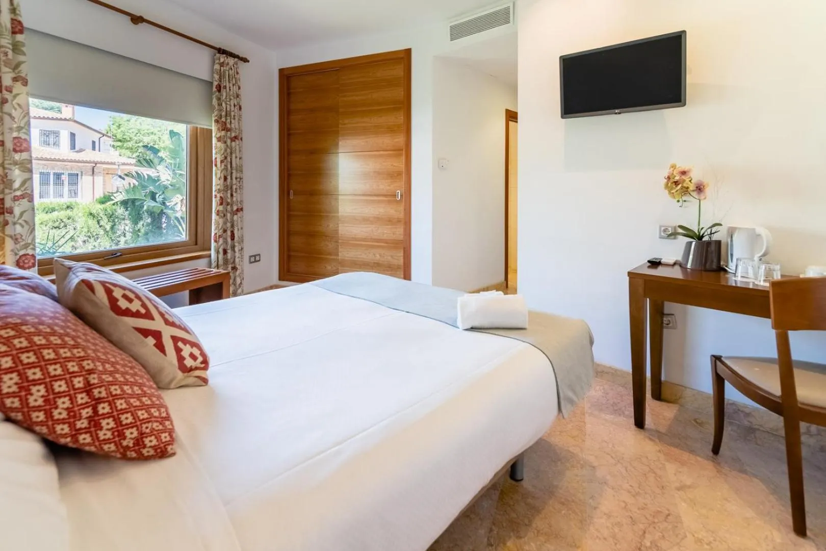 Bed in Hotel Riad Arruzafa