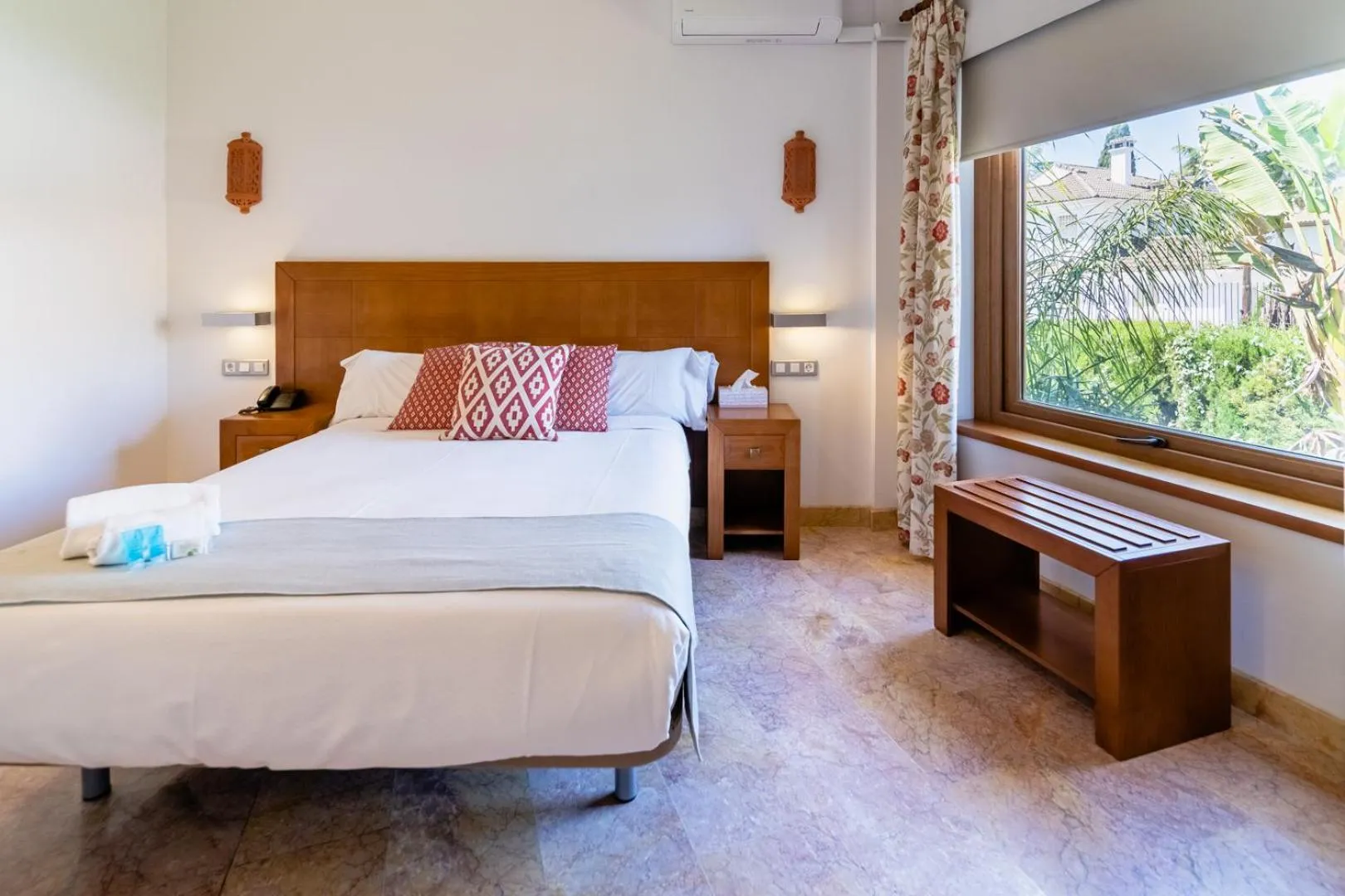 Photo of the whole room, Bed in Hotel Riad Arruzafa