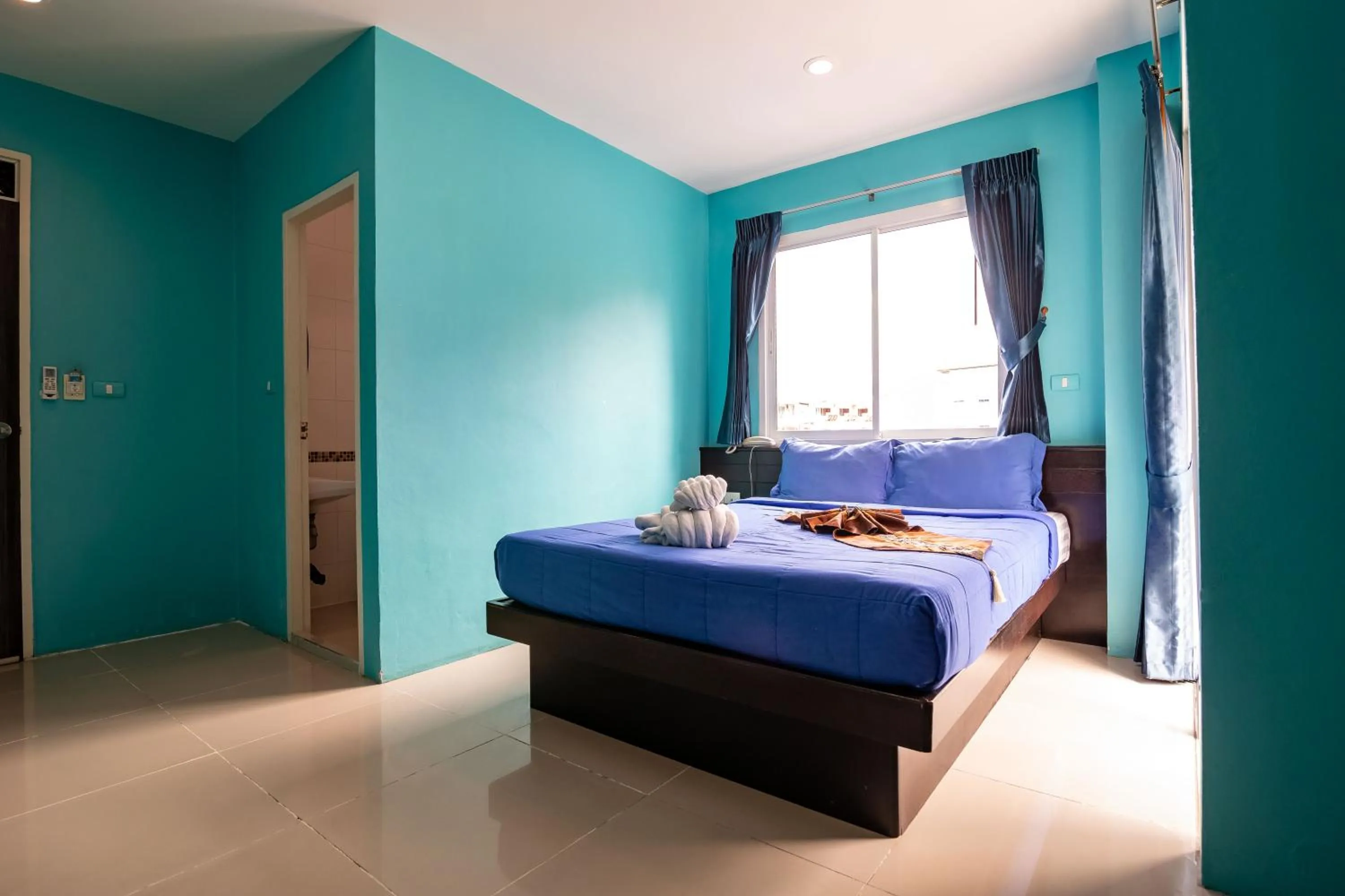 Shower, Bed in PATONG BLUE HOTEL