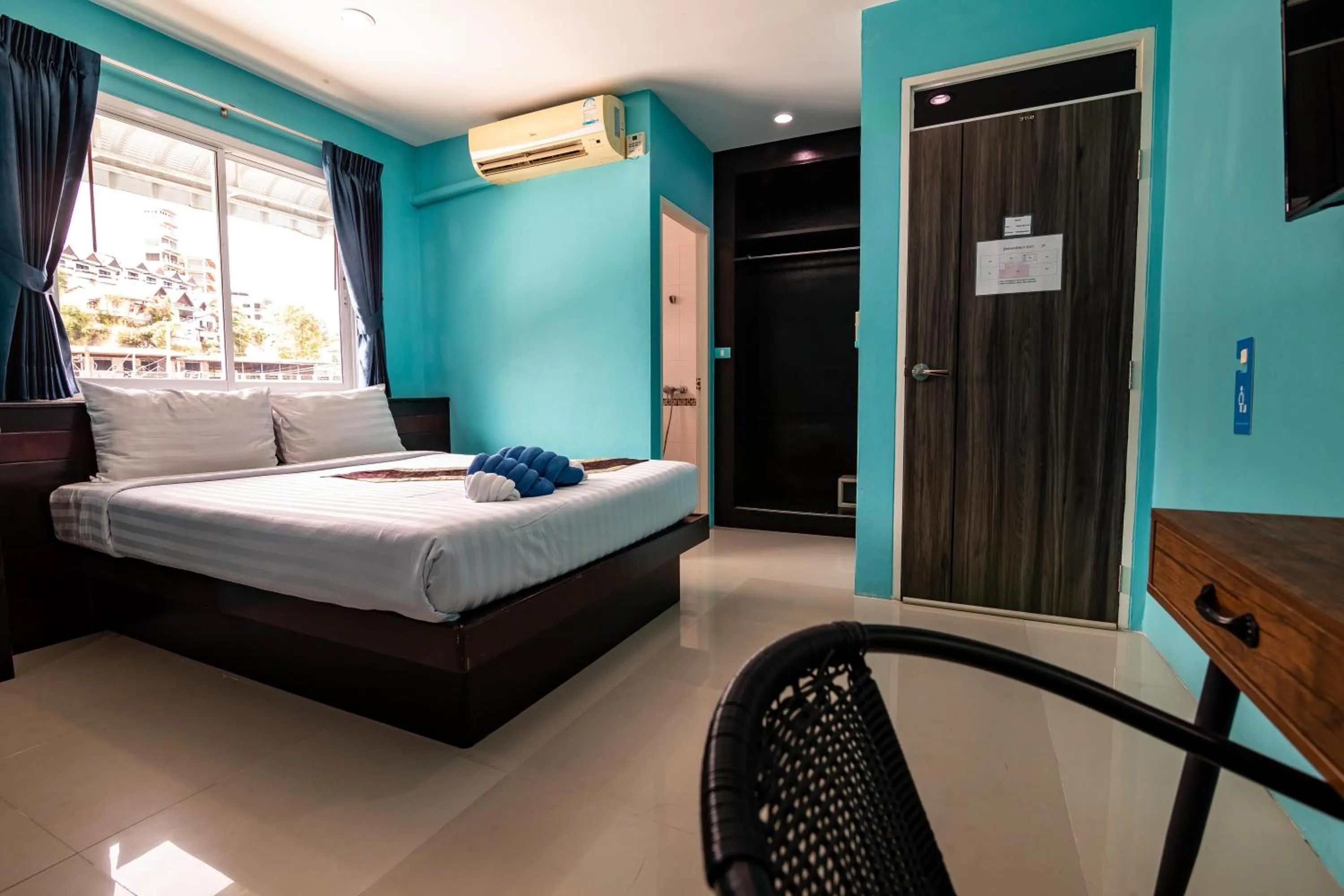 Shower, Bed in PATONG BLUE HOTEL