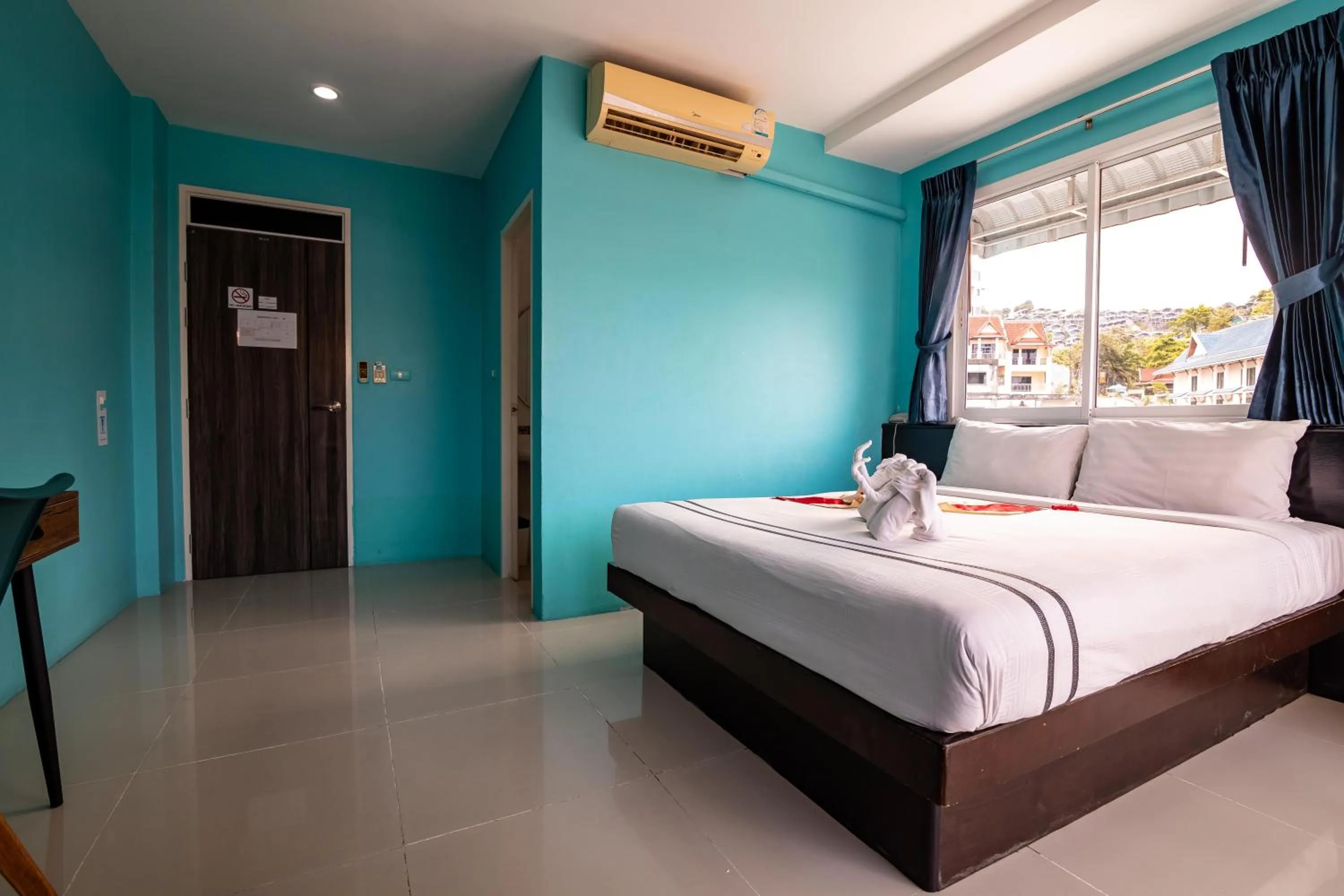 Shower, Bed in PATONG BLUE HOTEL