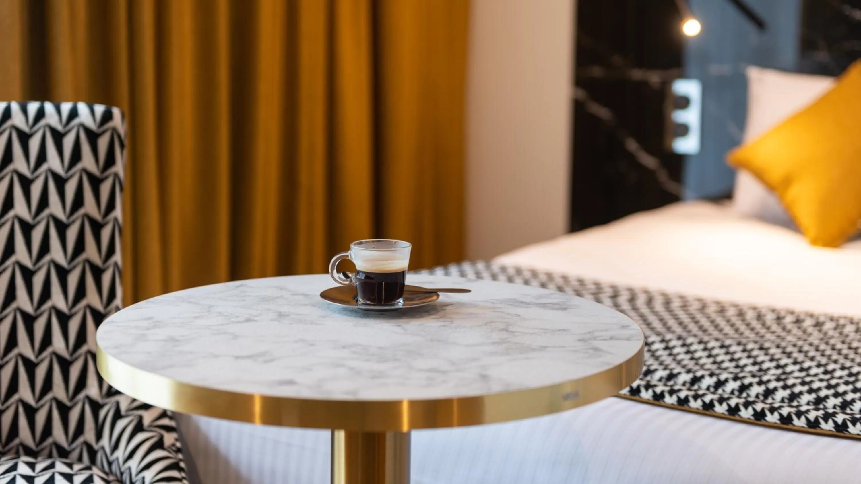 Seating area, Bed in Hôtel d'Angleterre Rouen Centre Gare