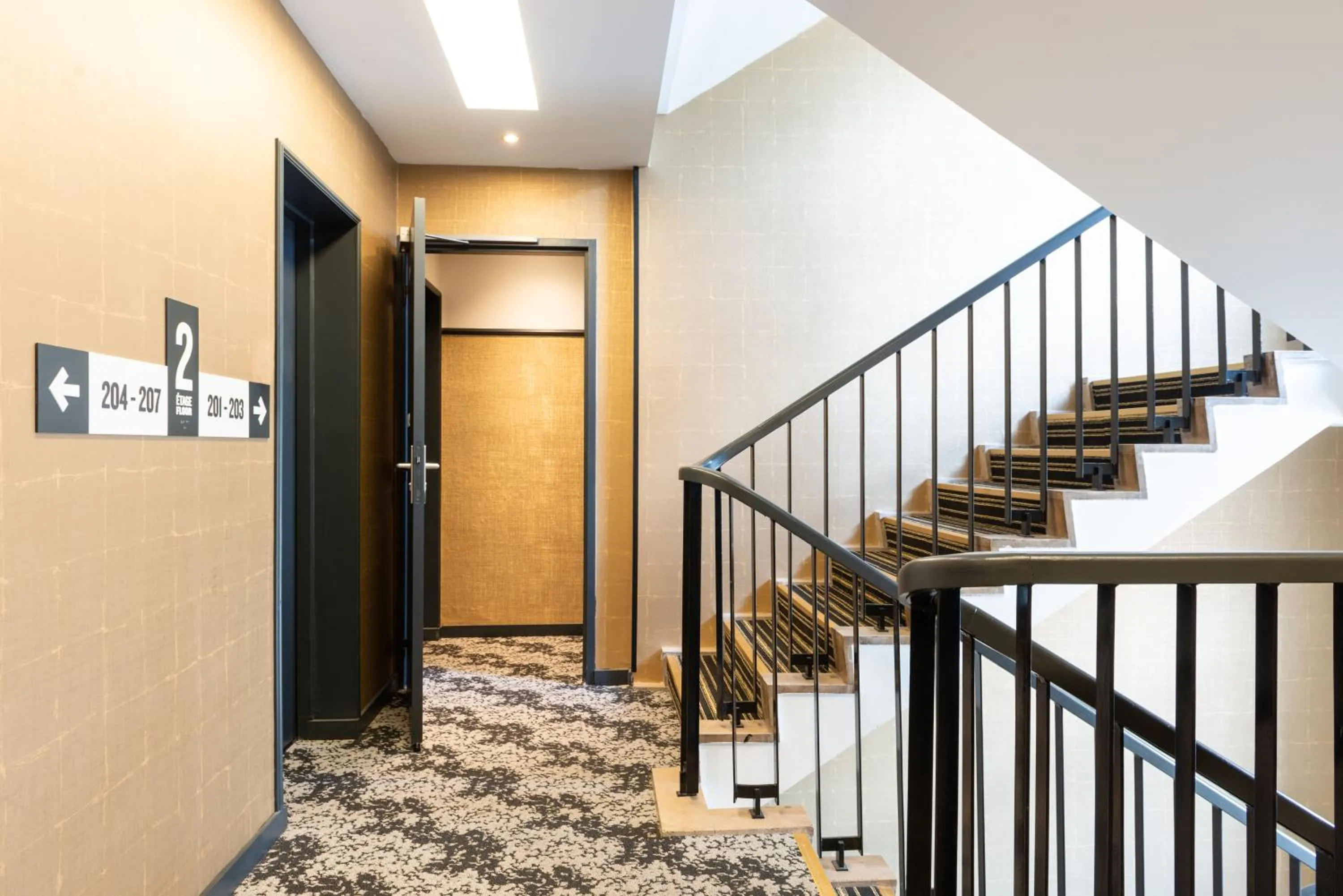 elevator in Hôtel d'Angleterre Rouen Centre Gare