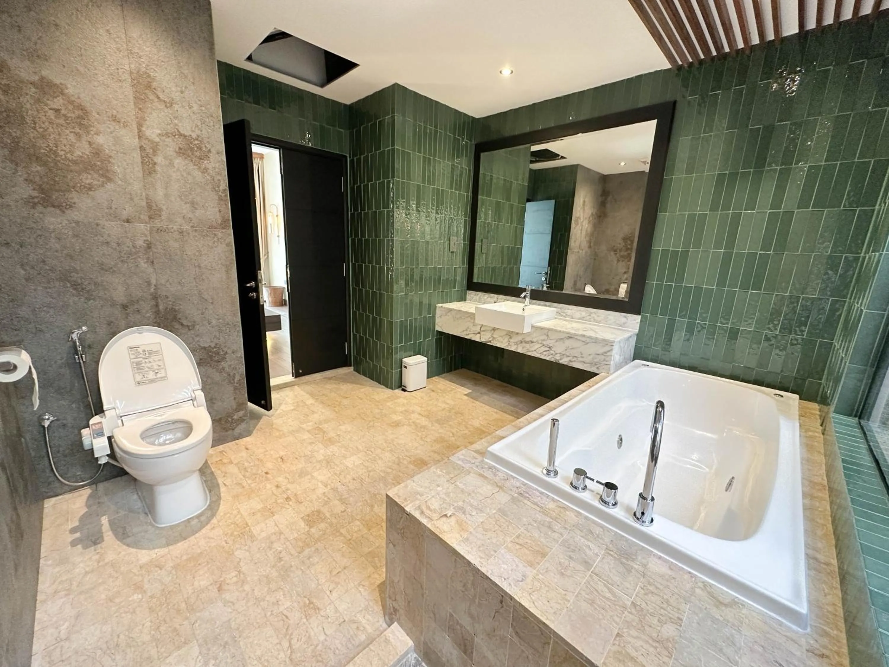 Shower in Bonheur at Karambunai