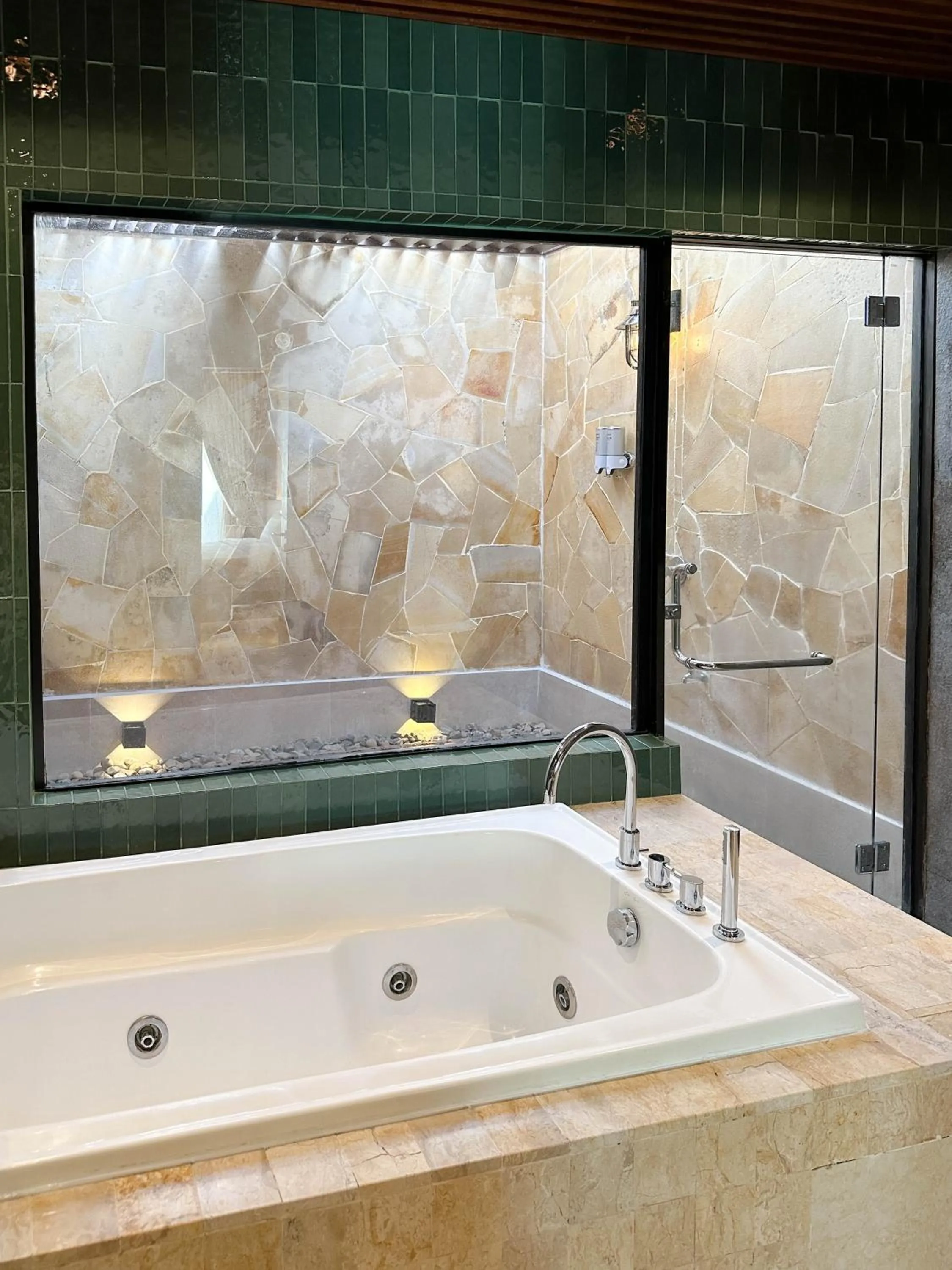 Shower in Bonheur at Karambunai