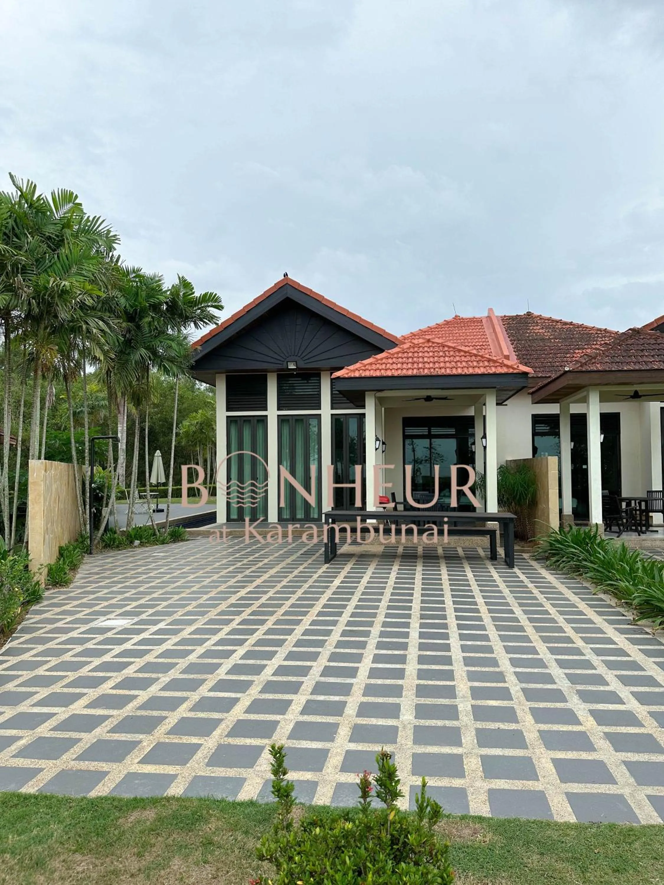 Property building in Bonheur at Karambunai