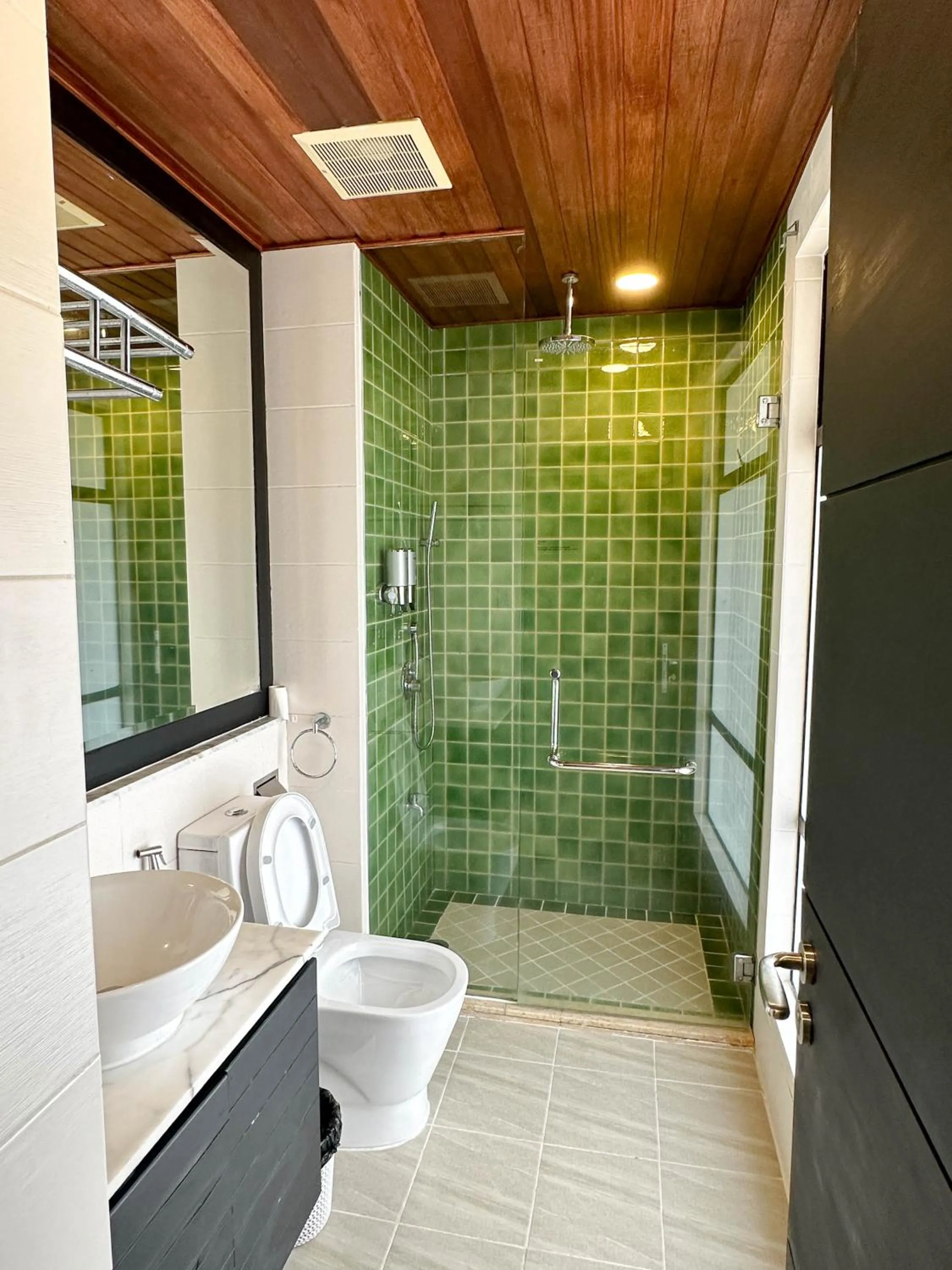 Shower in Bonheur at Karambunai