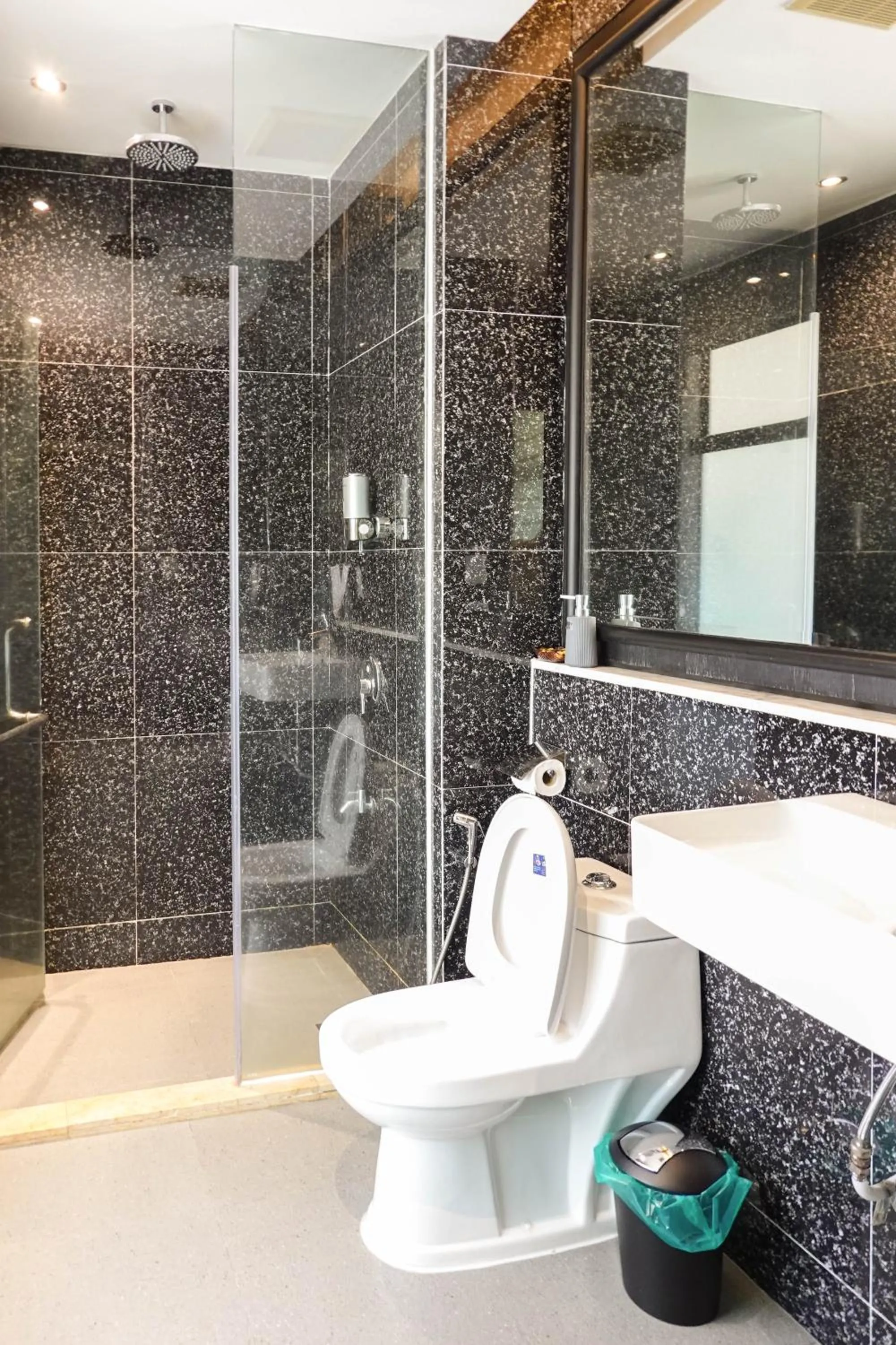 Shower in Bonheur at Karambunai