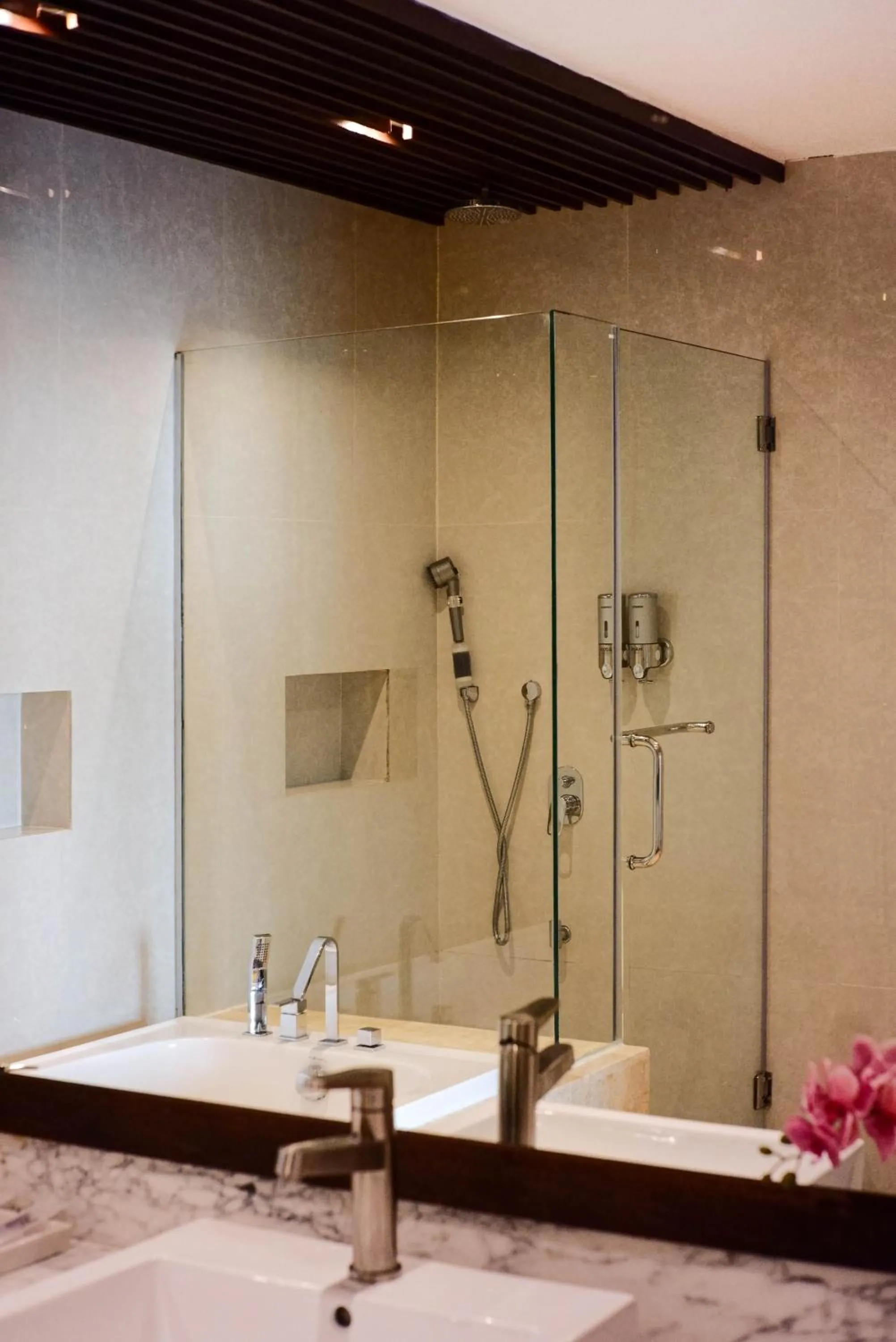 Shower in Bonheur at Karambunai