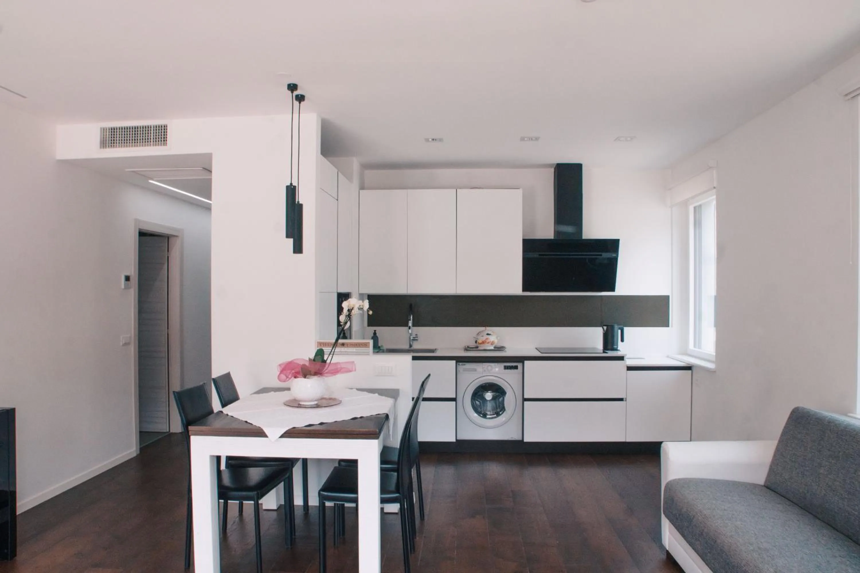 Kitchen or kitchenette in Hotel Aurora & Appartamenti