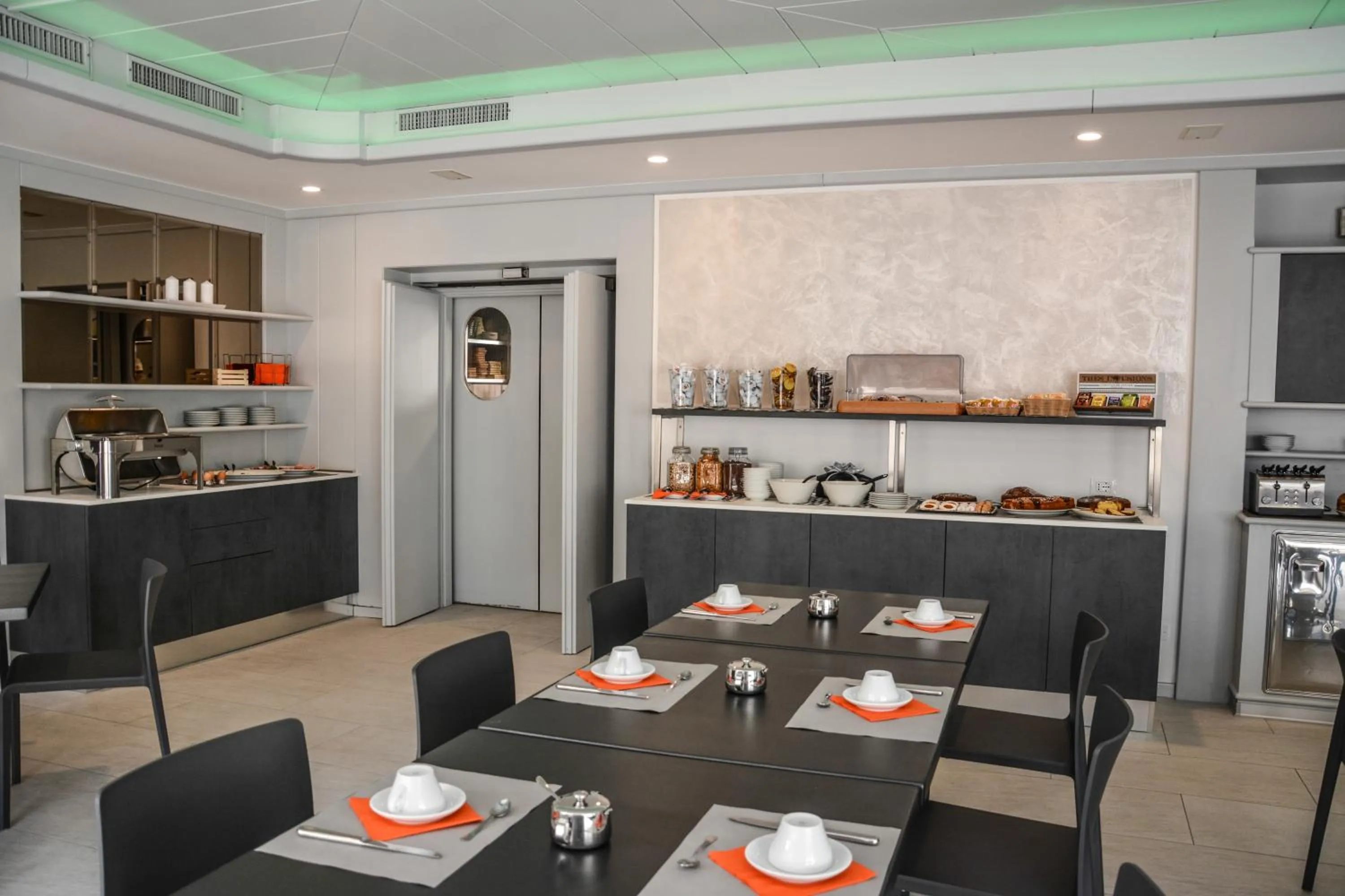 Restaurant/places to eat in Hotel Aurora & Appartamenti