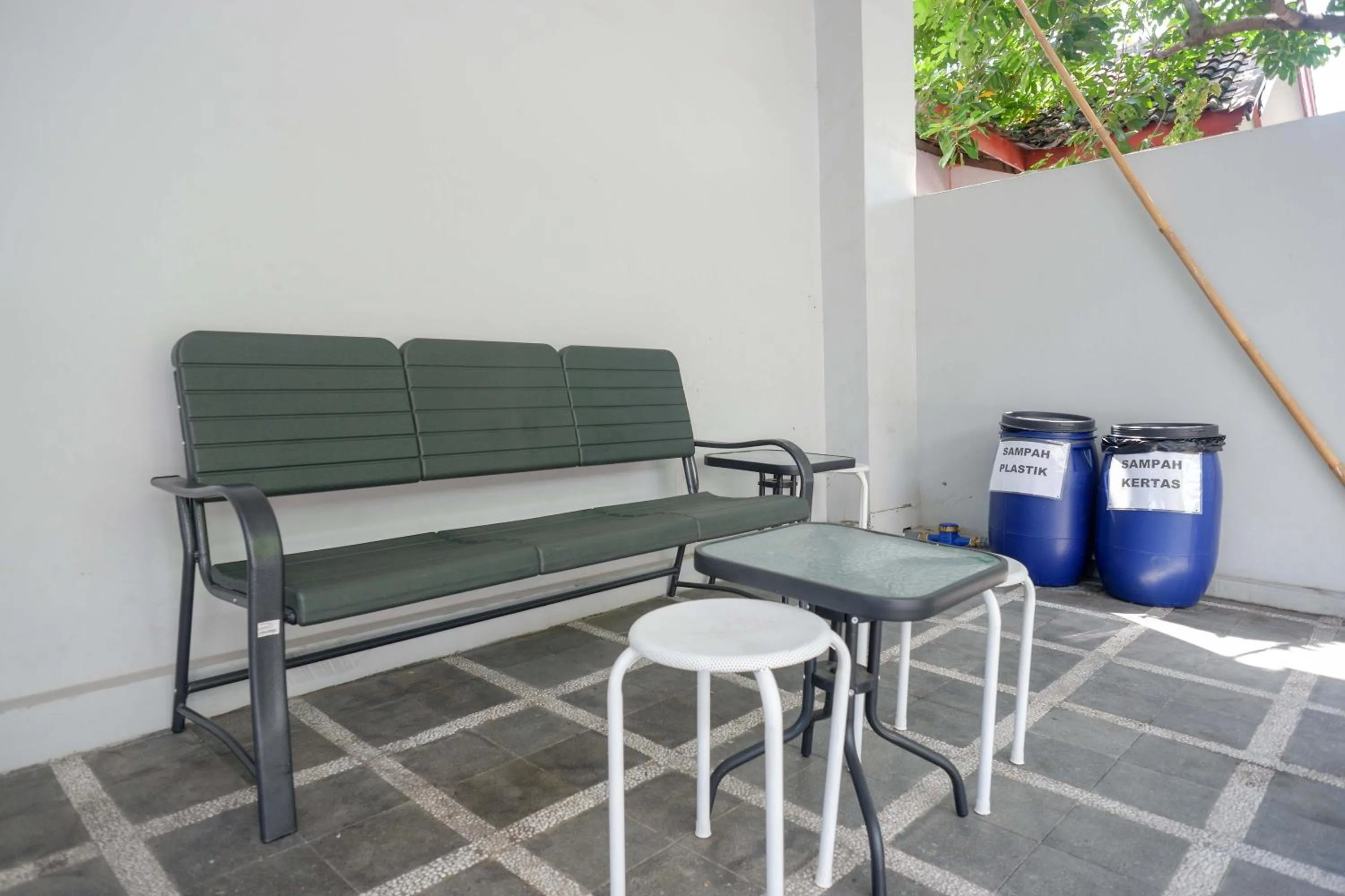 Seating area in RedDoorz Syariah near Gerbang Tol Krapyak 2 Semarang